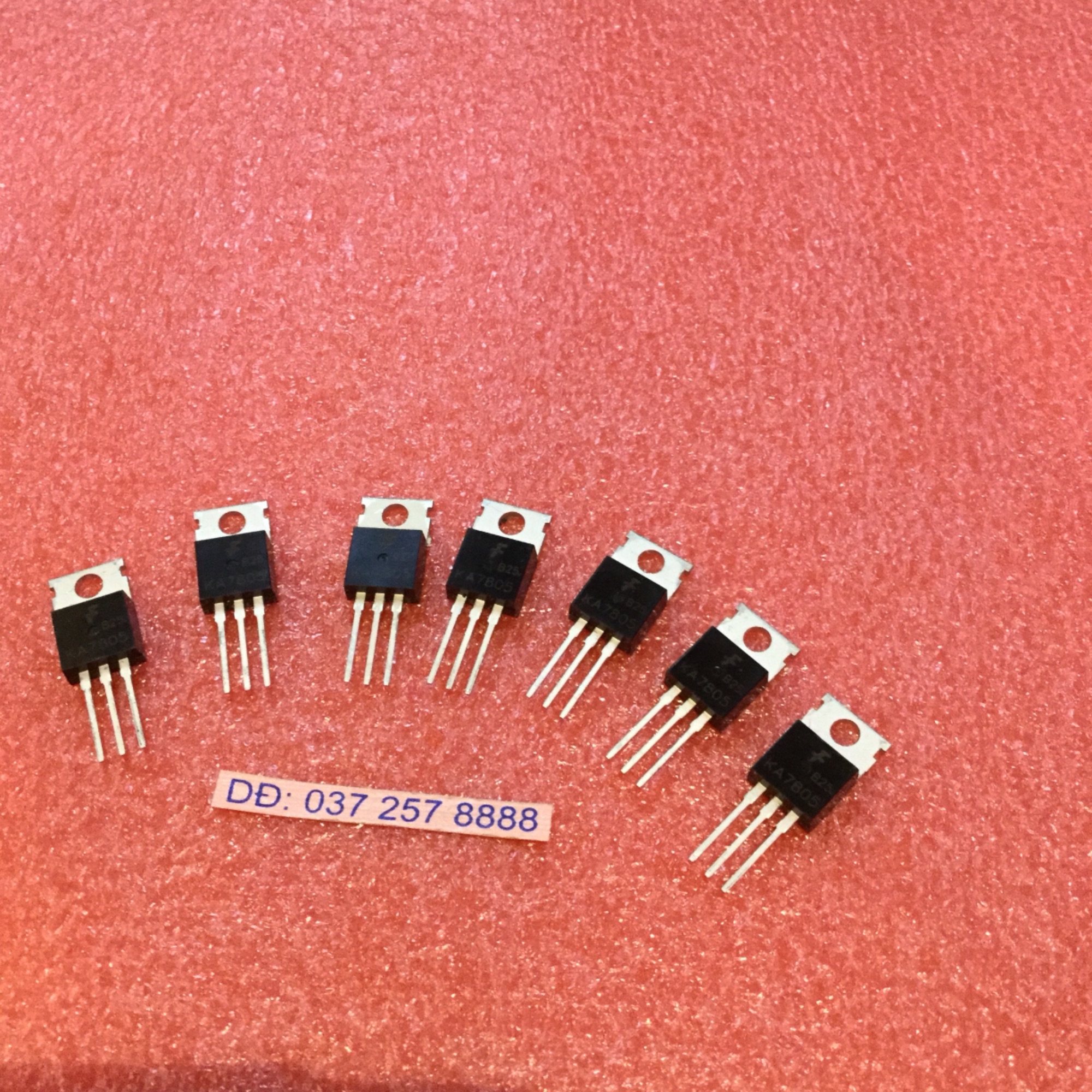 IC ổn áp 7812 (12 v ) giá cho 10 chiếc