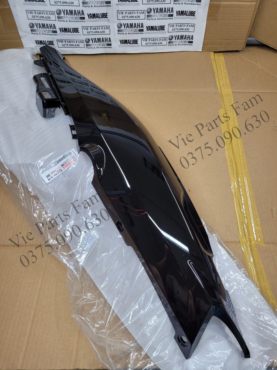 Ốp sườn trái hoặc phải sirius fi 2015-2020 màu đen bóng , hàng din yamaha mới 100%