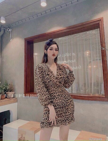 [ Voucher 50k Freeship Max 0 đồng toàn quốc ]ĐẦM DA BEO HOTTREND CỔ XẺ CHỮ V, TAY PHỒNG DÀI, DÁNG VÁY BO CHUN ÔM BODY XÒE ĐUÔI CÁ, CHẤT VẢI VOAN MÁT MẺ