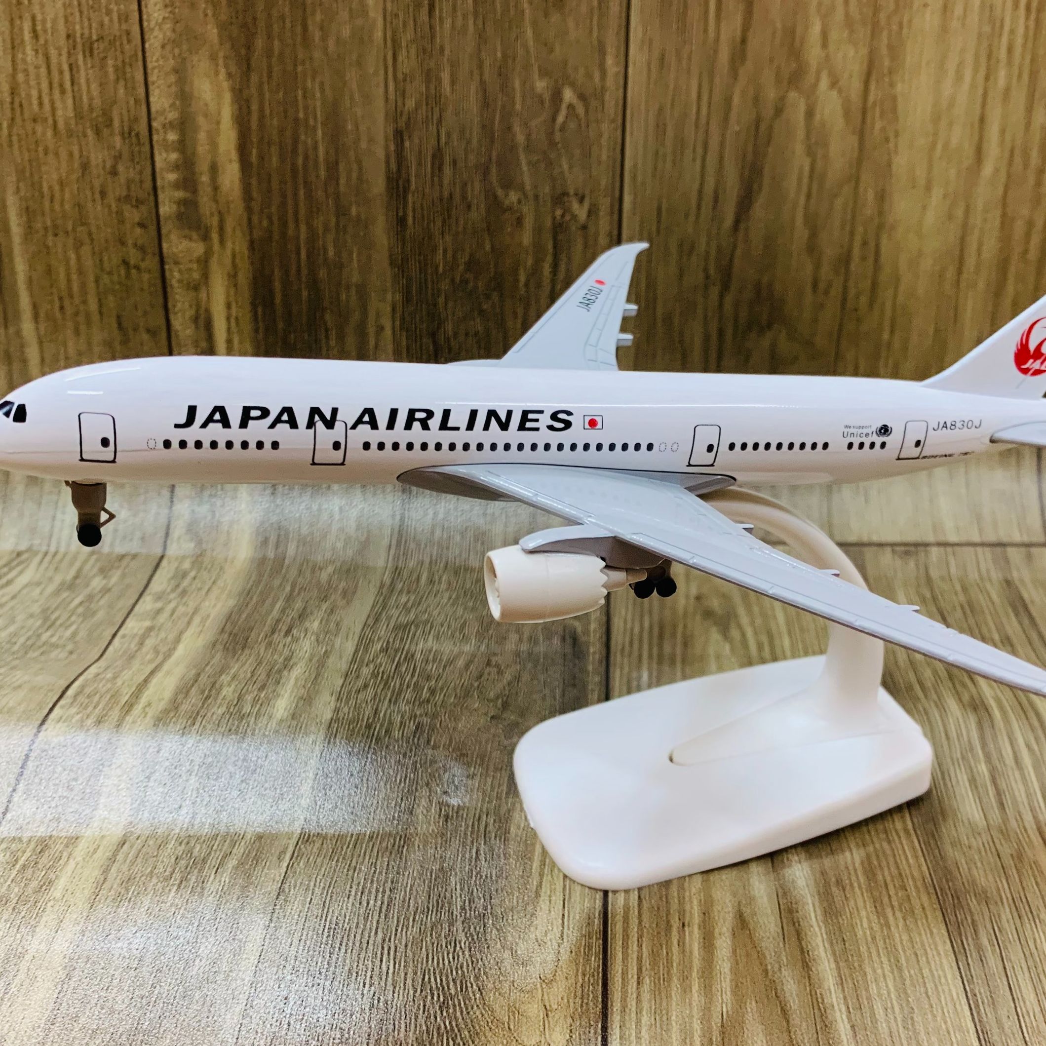 MÔ HÌNH MÁY BAY JAPAN HÀNG LOẠI 1 CÓ BÁNH XE 20CM FULLBOX