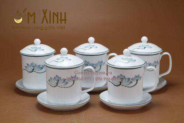 Cốc sứ Bát Tràng men trắng vẽ hoa sen kèm nắp & đĩa