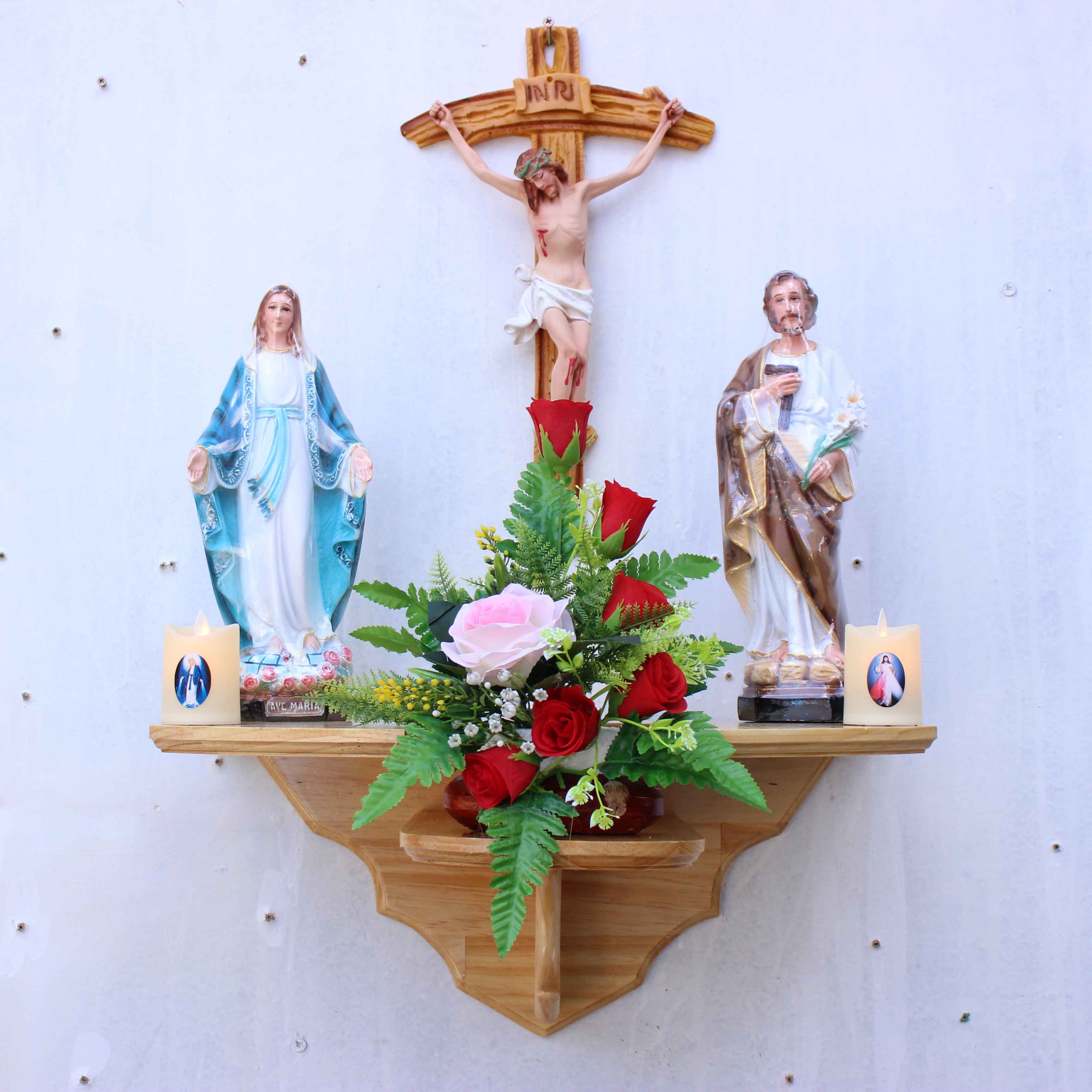 BÀN THỜ CÔNG GIÁO GỖ THÔNG, MDF TƯỢNG 30CM Phòng khách, tôn nghiêm, sang trọng