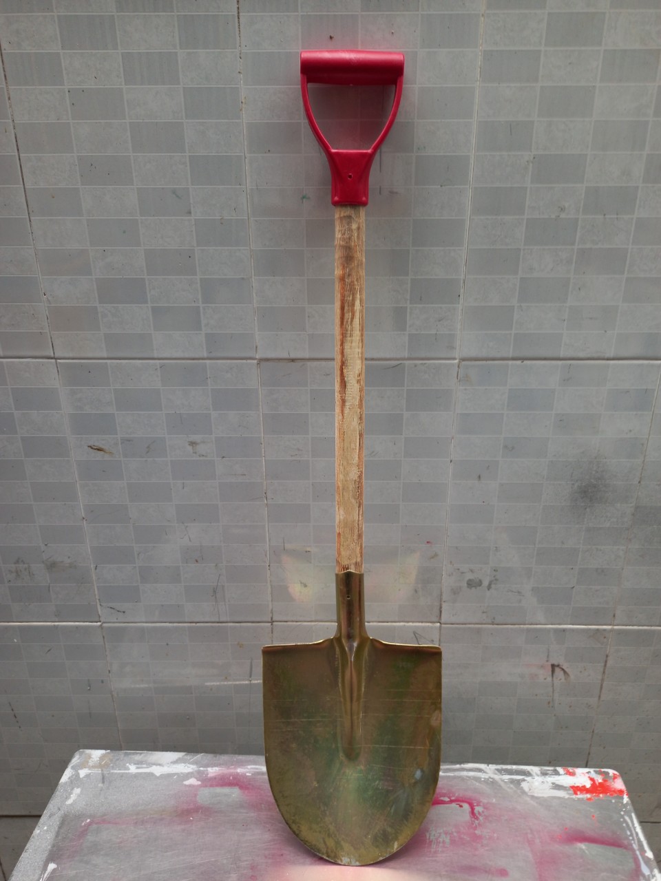 Xẻng sắt đào đất cán gỗ tay nhựa