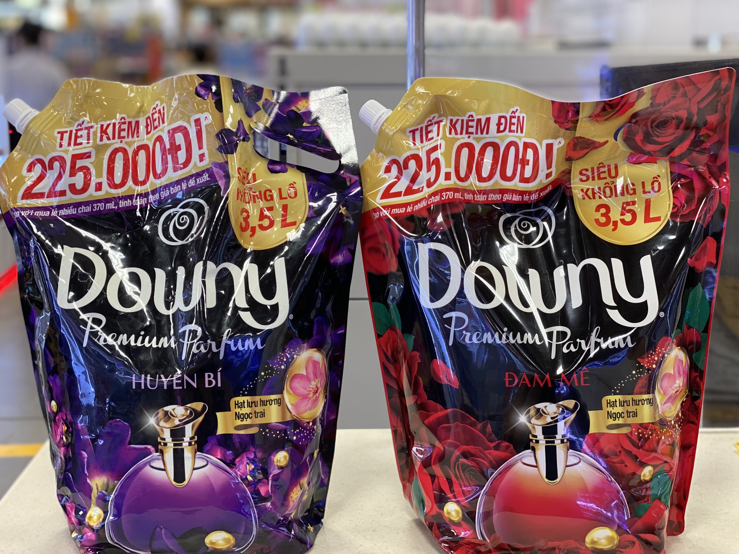 Nước xả vải Downy Premium Parfum huyền bí túi 3L