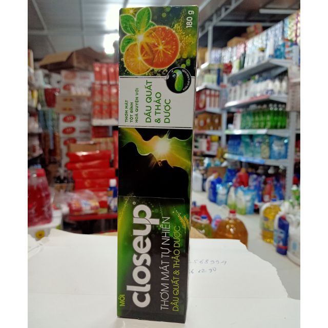 Kem đánh răng closeup tinh dầu quất và thảo dược mới 180g