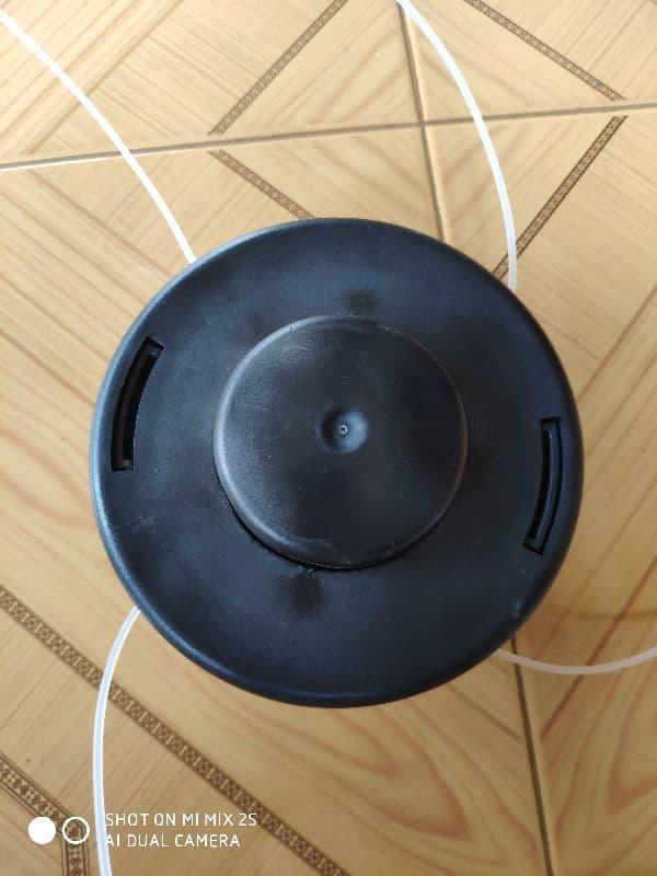 Mâm cước cắt cỏ tự xả 4 đầu dây ra