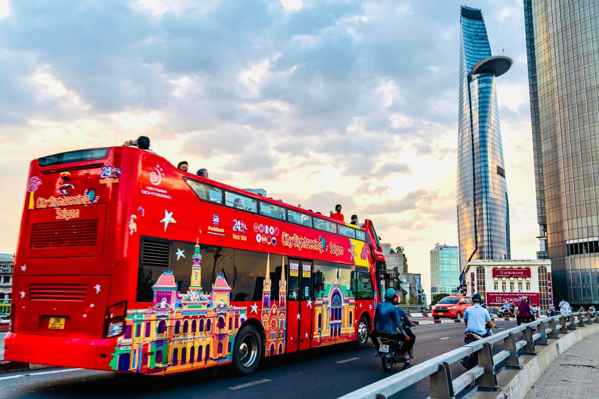 Tour "vòng quanh thành phố cùng xe bus 2 tầng"