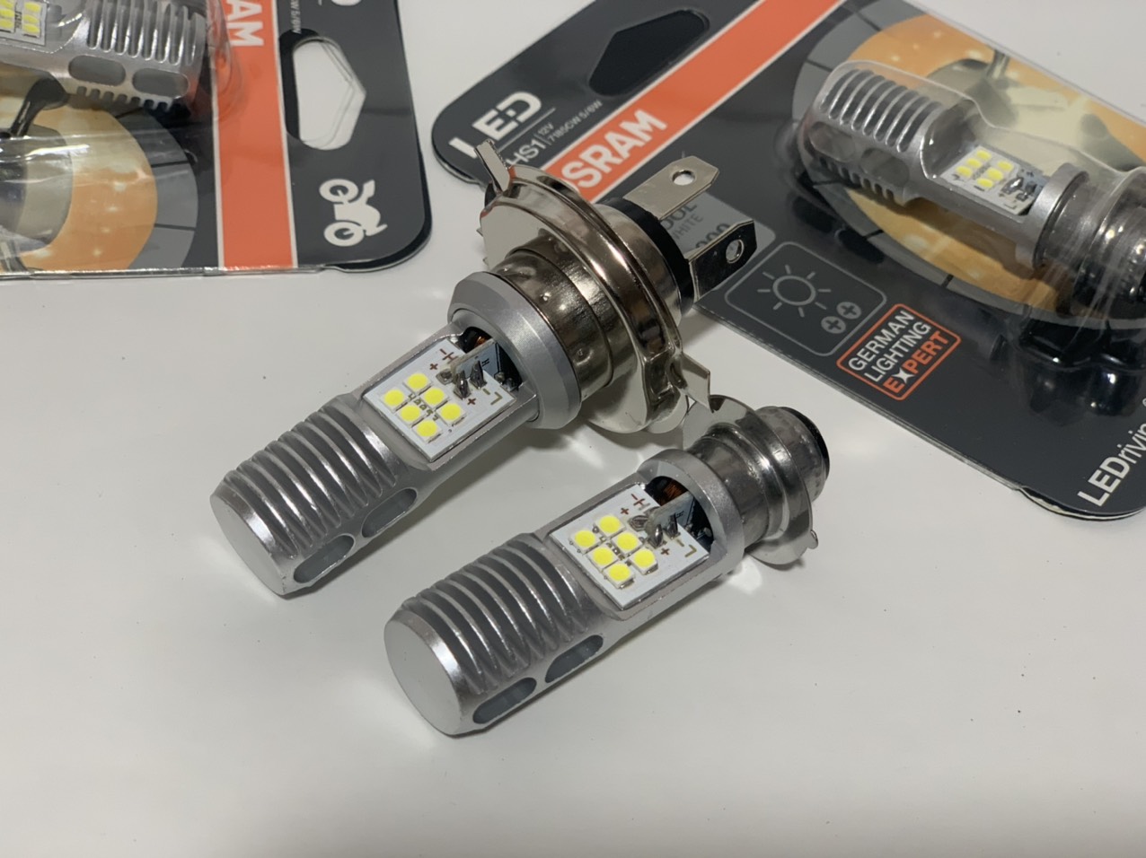 Đèn pha led Osram 12 tia siêu sáng siêu tốt 3 chân - chân H4 cho xe