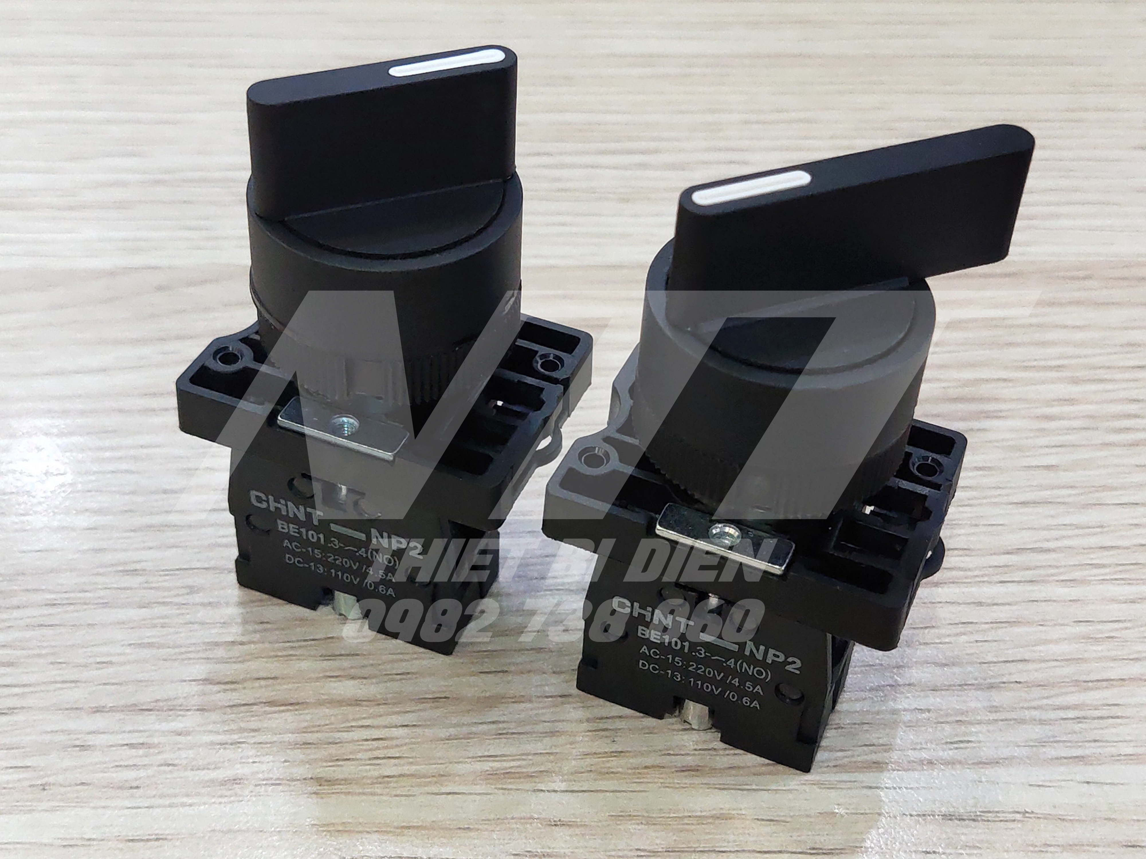 Công tắc xoay 2 vị trí, 3 vị trí phi 22 np2 chint