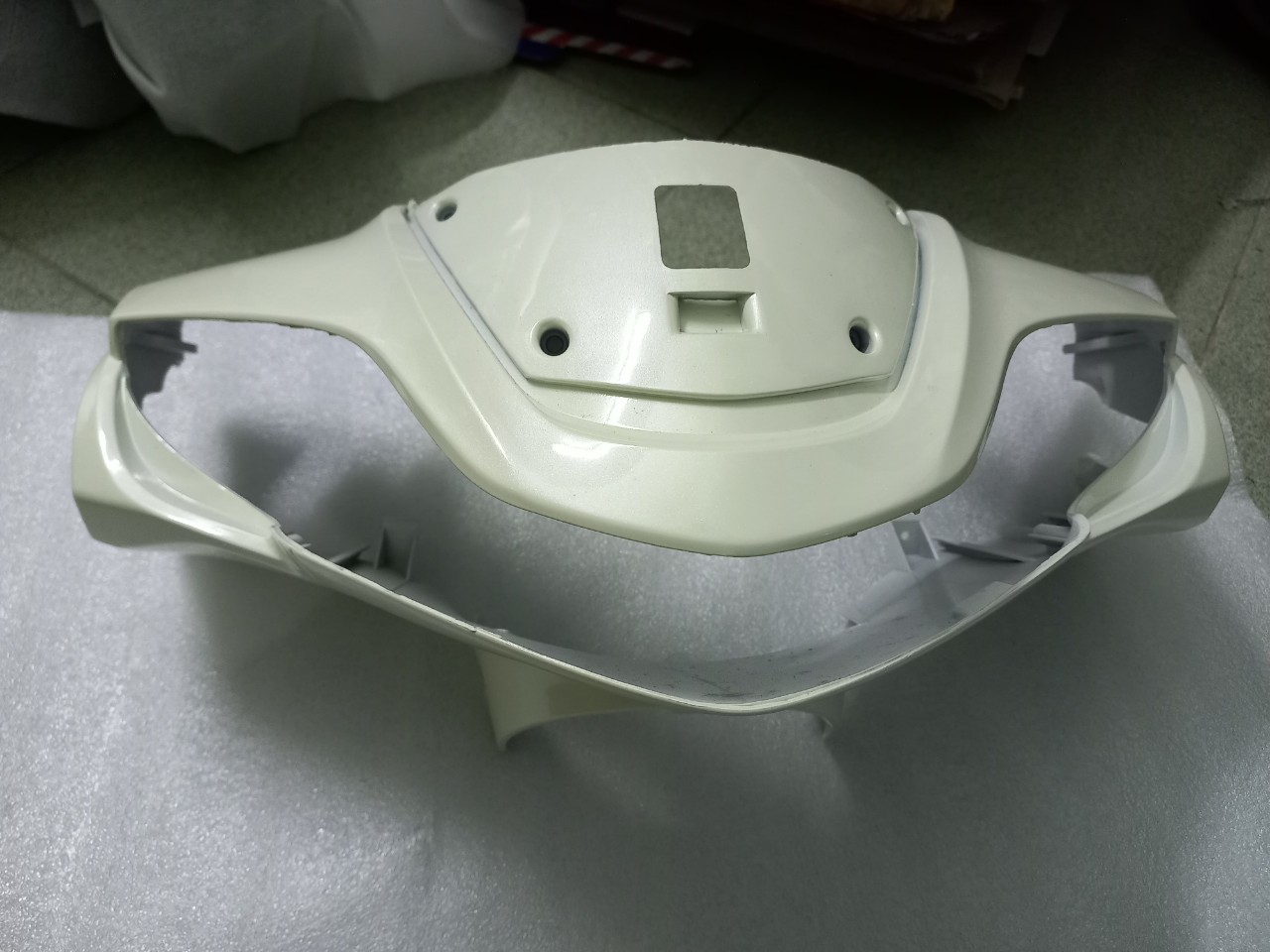 NẮP TAY LÁI TRƯỚC XE TAY GA ATILA SYM 2009