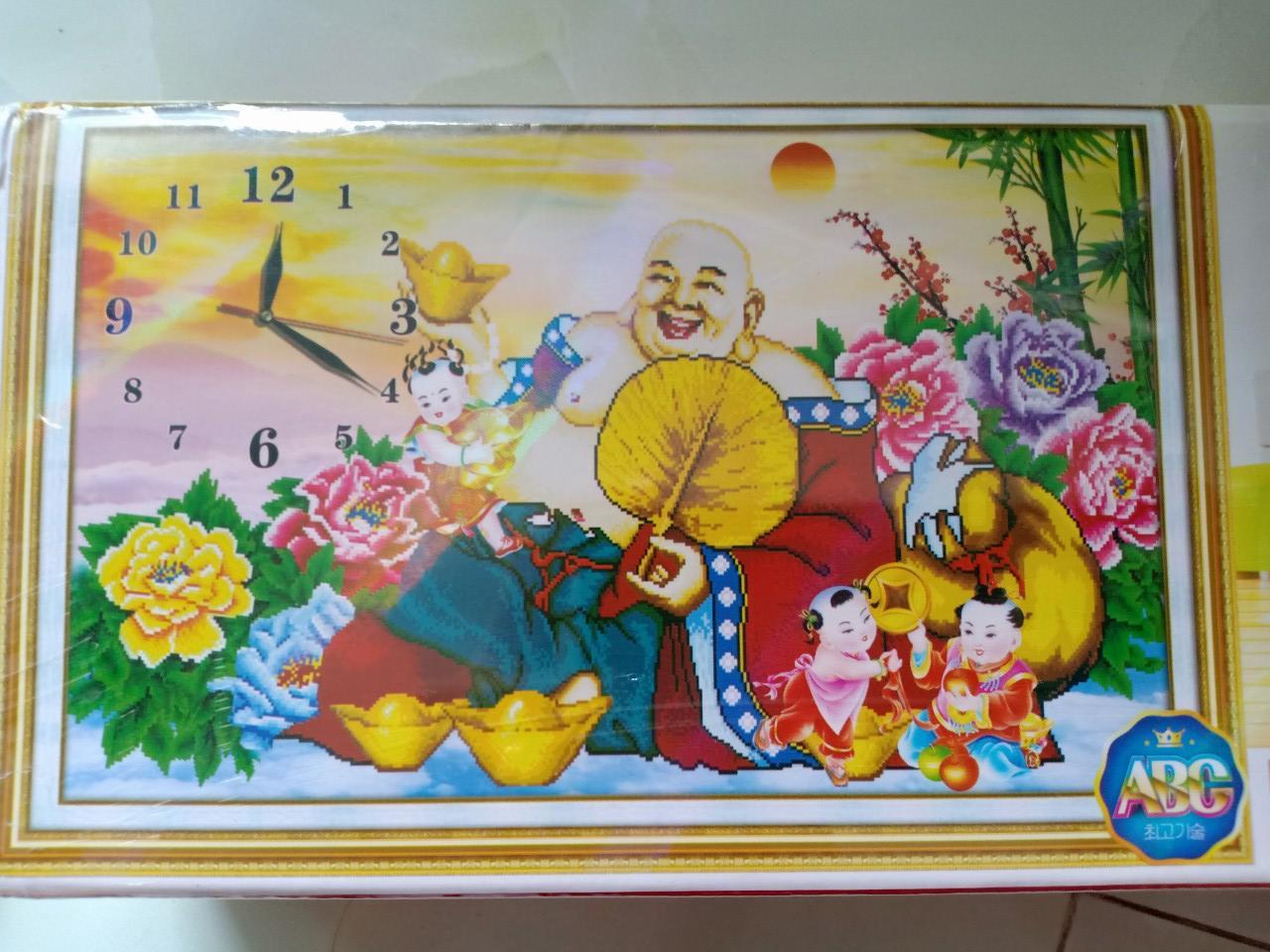 [HCM]Tranh đính đá đồng hồ Phật Di Lặc tiểu đồng tử hoa mẫu đơn DF2839 kích thước 100*65cm