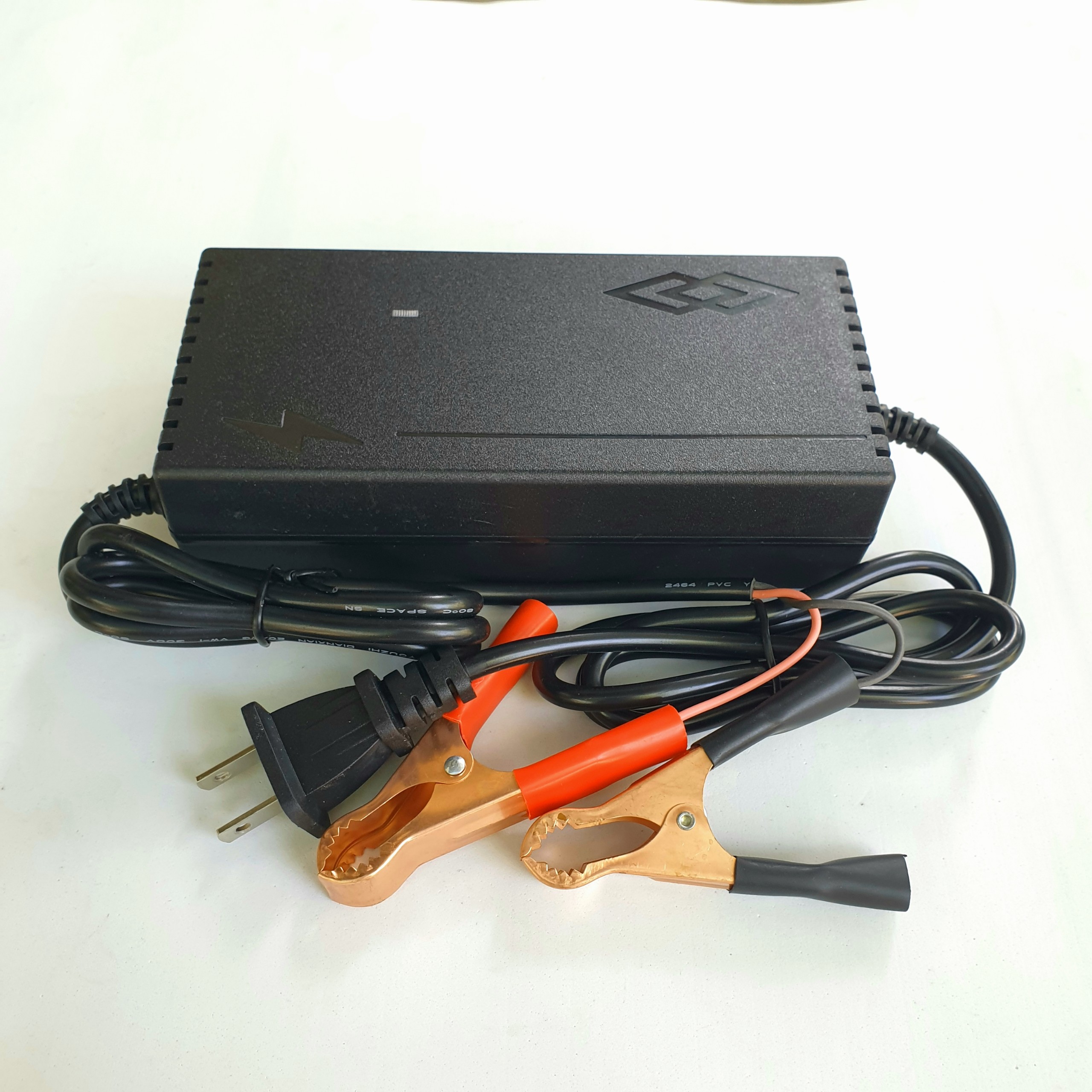 Bộ Sạc Pin Lithium 3S 12.6V 5A 10A Giắc Kẹp Đỏ Đen tự ngắt khi sạc đầy, có quạt tản nhiệt