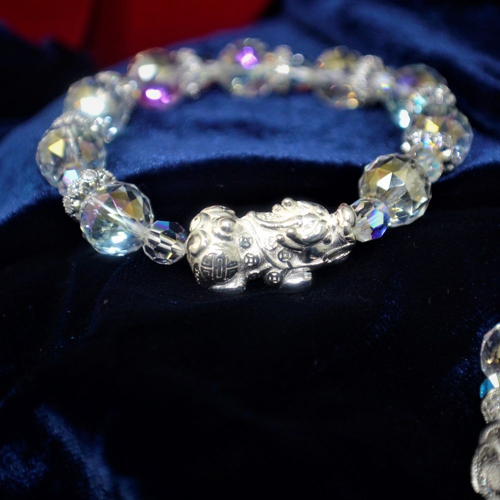 Sale xả hàng Vòng tay nữ thạch anh trắng 10li Charm tỳ hưu bạc 925 dây thun cho giãn