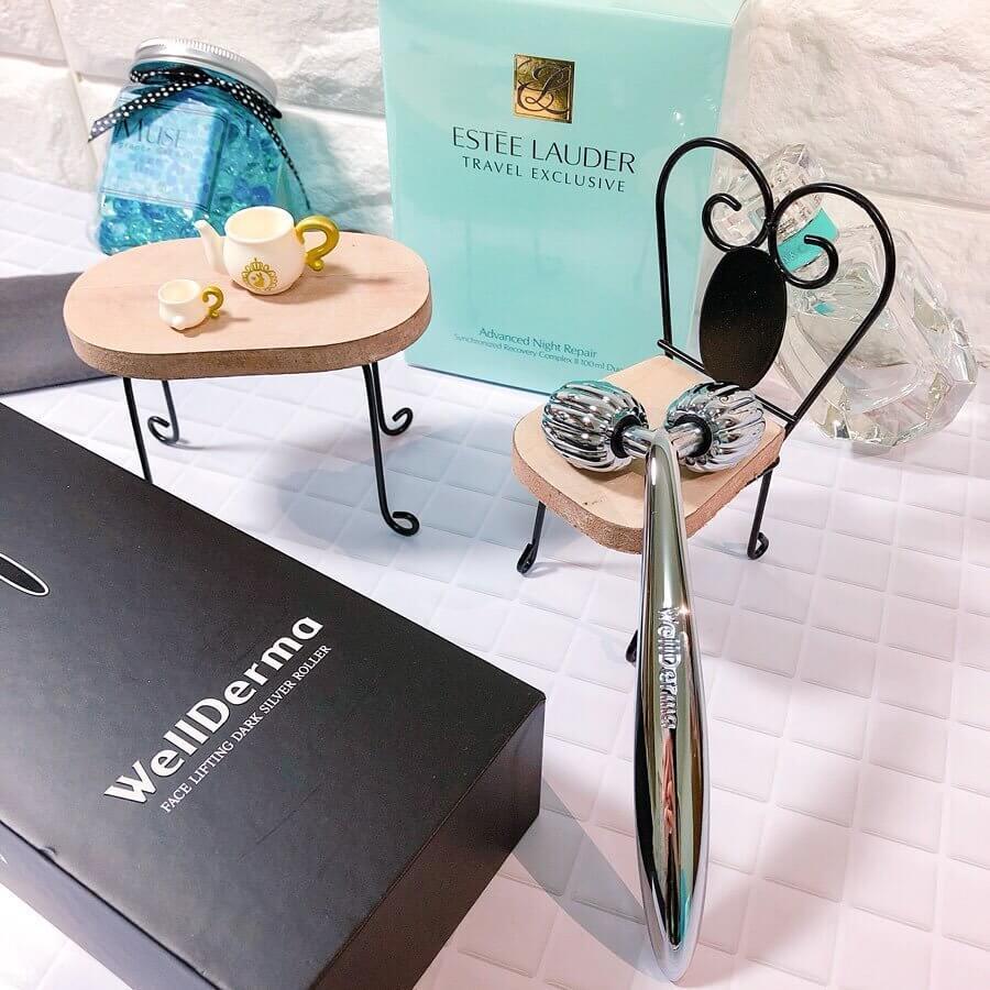 Thanh Lăn Mát Xa Nâng Cơ Mặt Wellderma Face Lifting Dark Silver Roller