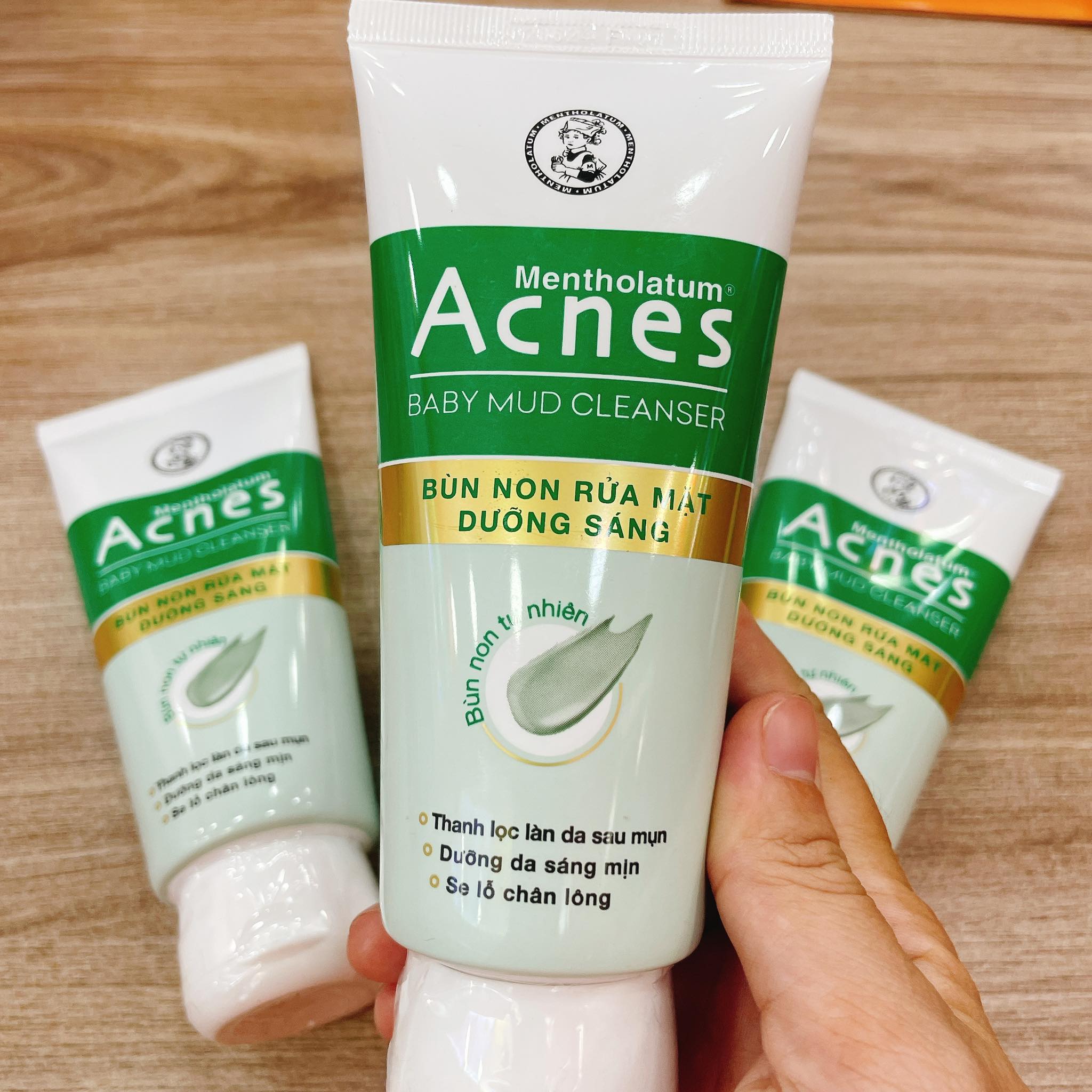 Sữa rửa mặt Acnes bùn non dưỡng sáng da tuýp 100g