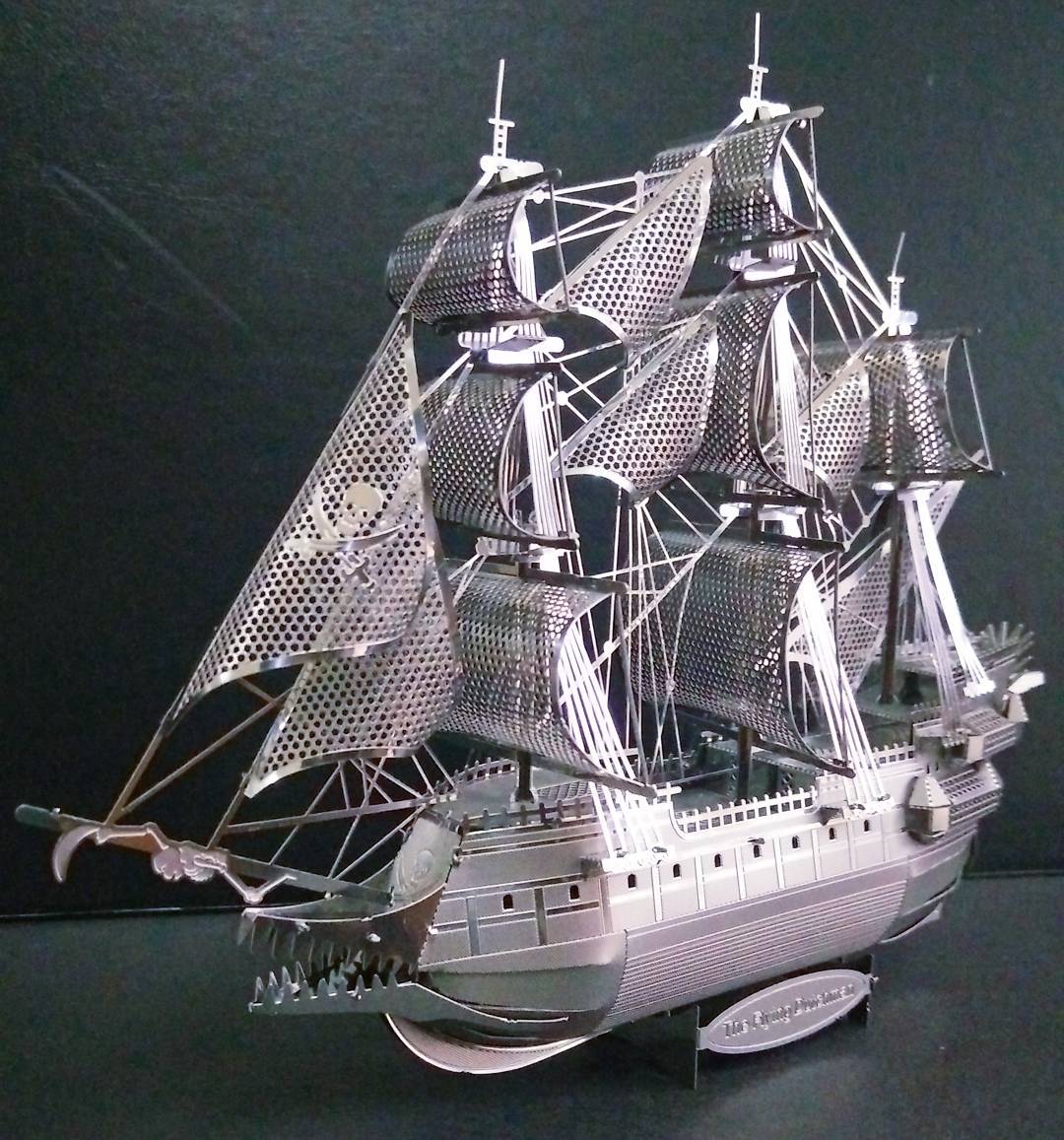 Mô Hình 3D Kim Loại Lắp Ráp Tàu Người Hà Lan Bay The Flying Dutchman [ Chưa Lắp ]