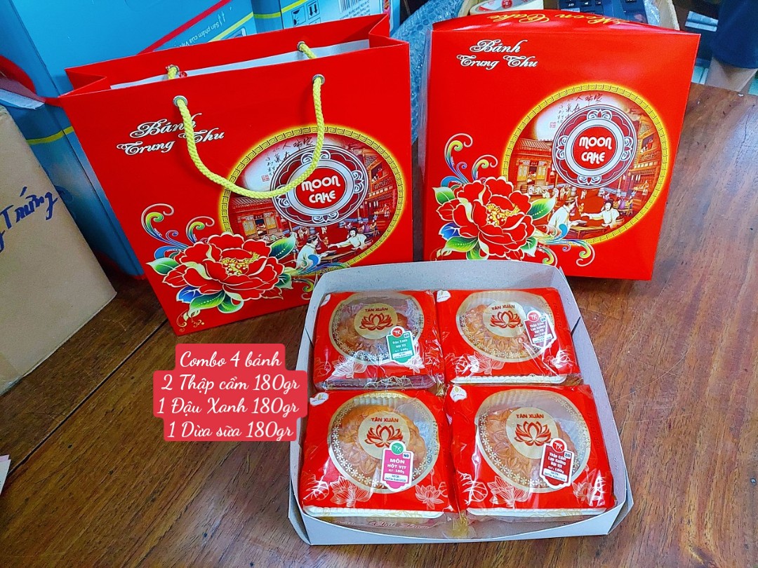 Combo 125k 4 bánh Trung thu 180gr 1/2 trứng hột vịt kèm Hộp