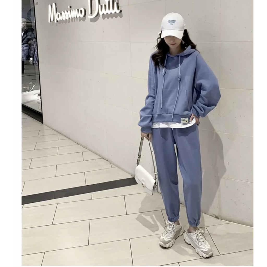 Bộ nỉ nữ có mũ phối bèo cá tính. Chất liệu nỉ bông mềm mịn, dày dặn, ấm áp. Thời trang cá tính
