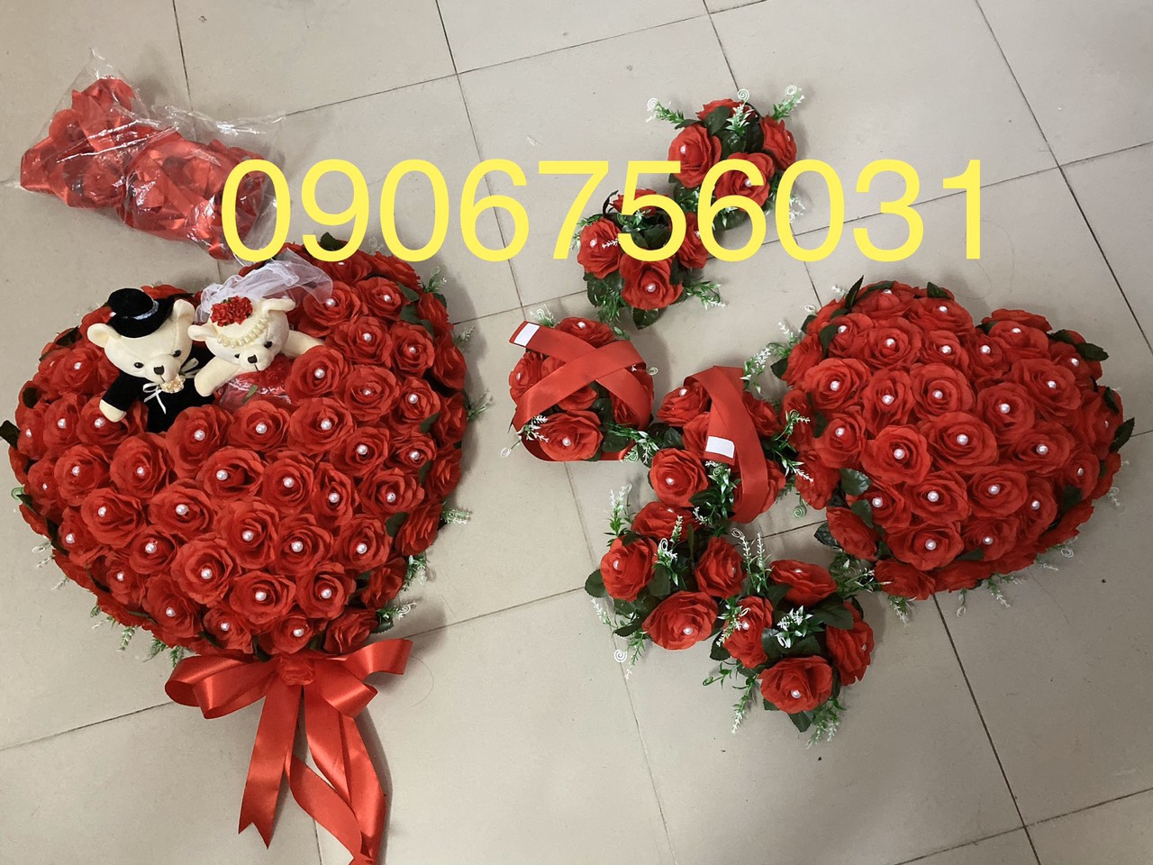 Hoa cưới xe dâu mẫu Trái tim đỏ siêu to + cặp gấu dâu rể + đính châu lấp lánh đế hít nam châm cam kết hình thật 100%