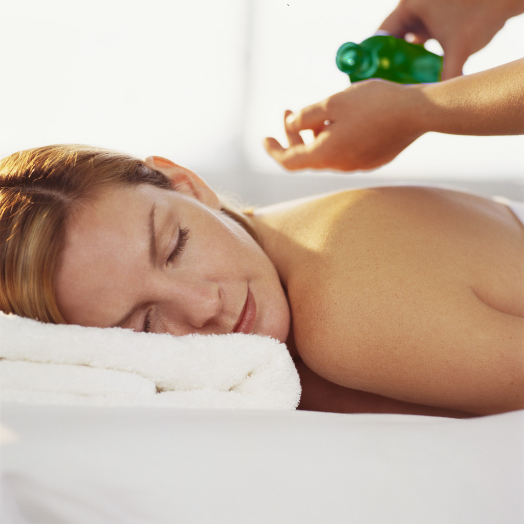 Tinh Dầu Massage Yoni Lavender cải thiện cảm xúc cho Nam Nữ -Dầu Massage Spa - Bôi trơn tự nhiên