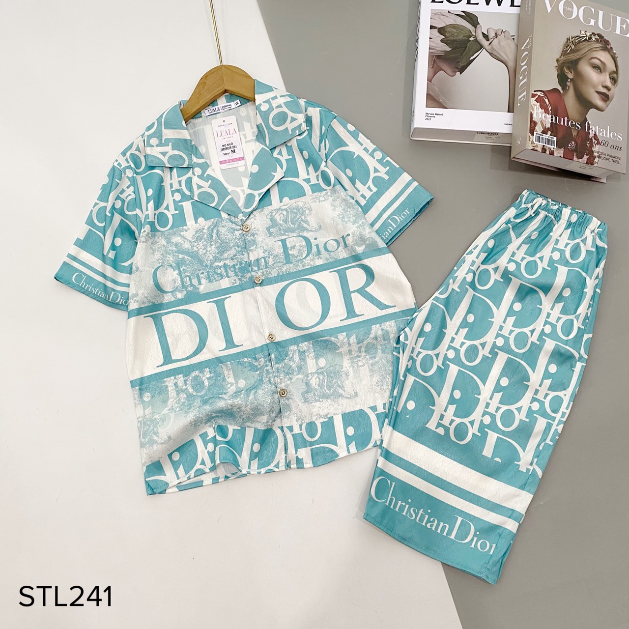 Bộ pijama lửng lụa xước ánh kim mềm mịn, thoáng mát, sang đẹp, họa tiết in full 2 mặt, full size, không nhăn nhàu bai xù co rút vải
