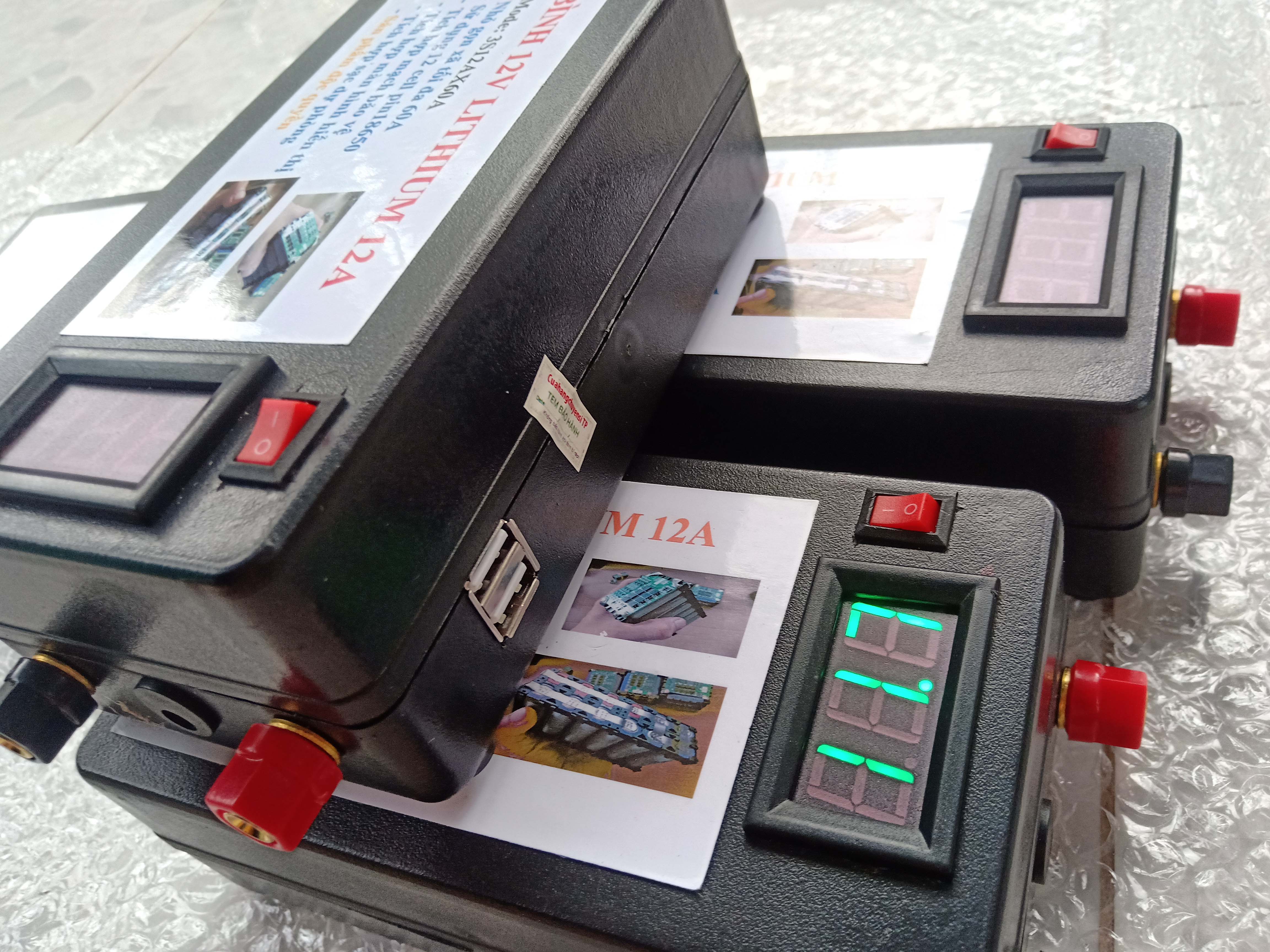 Bình 12V lithium 12A tích hợp sạc dự phòng 2 cổng 5V 3A mẩu mới