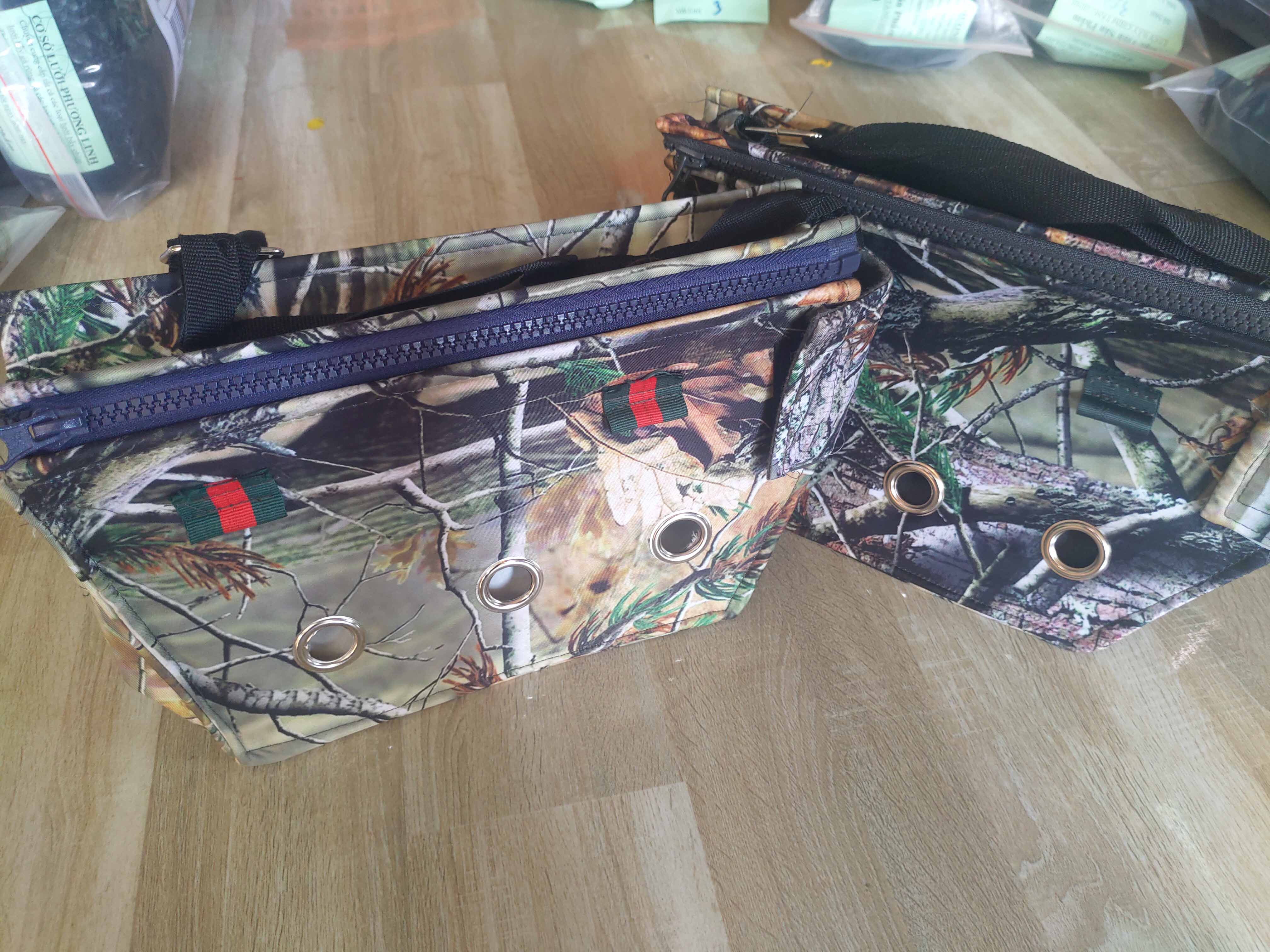 túi đựng gà rừng tặng kèm nọc inox chất liệu vải rằn ri , hàng may đo riêng cho gà từ 300g đến2000g