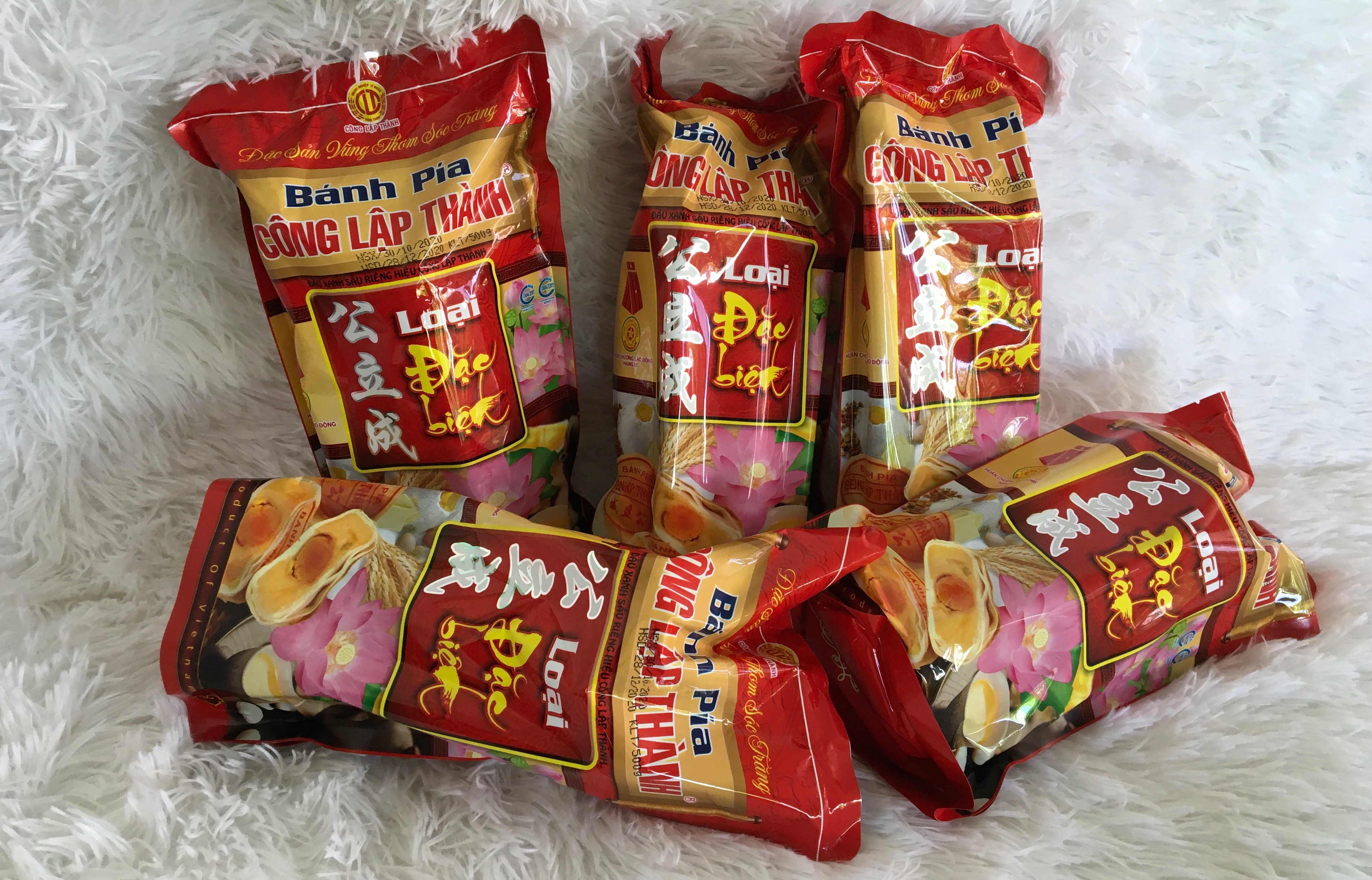 Bánh Pía  Bánh Ngọt  Bánh Pía Đặc Sản Sóc Trăng Bánh Pía nhân đậu xanh trứng muối sầu riêng 500gam có 5 bánh nhỏ bên trong Bánh pía loại đặc biệt