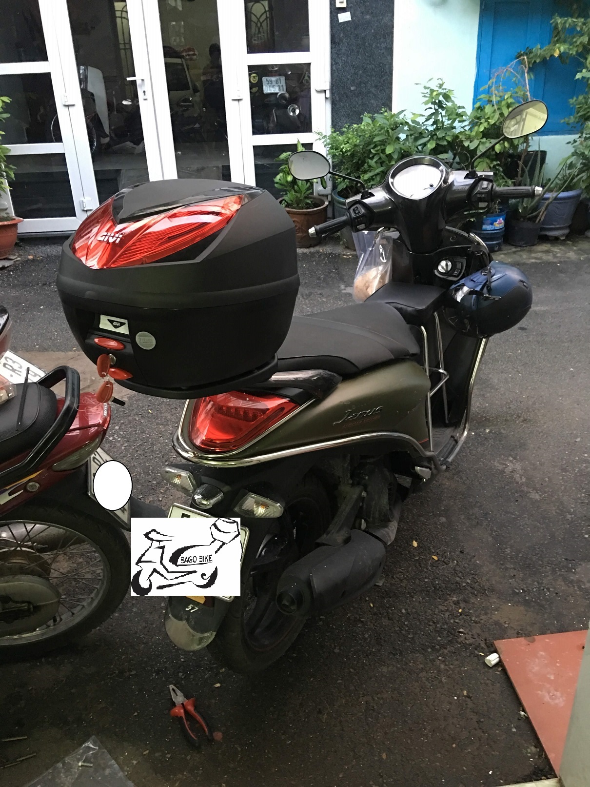 [HCM]Combo thùng sau givi E250N kèm đế và pát lắp chuẩn cho xe Janus