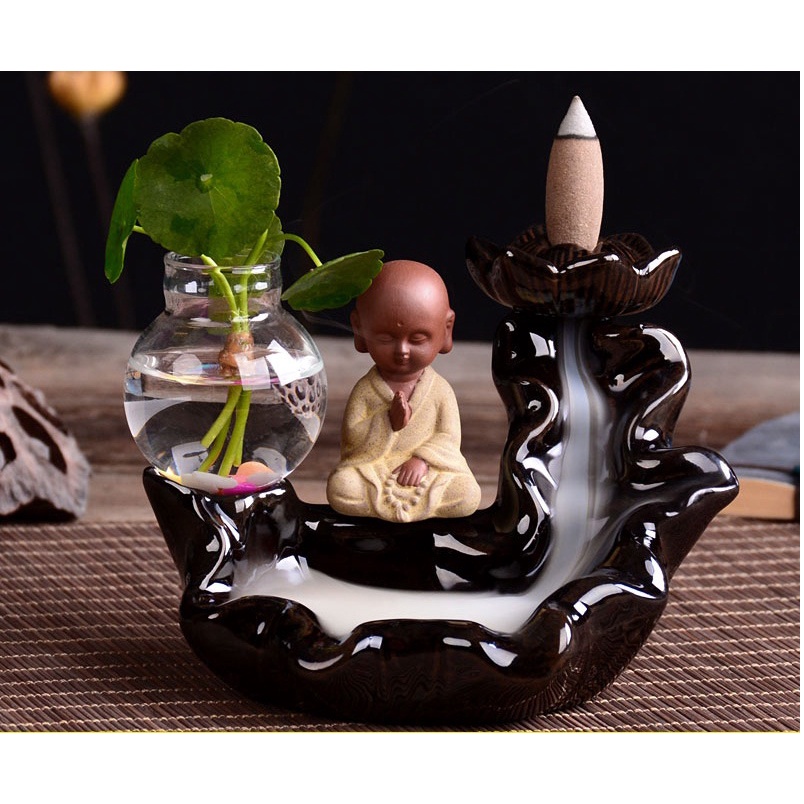 Thác Khói Trầm Hương - Vi Sư Tọa Thác Sen ( áo vàng) + 10 nụ trầm tặng kèm lá xanh