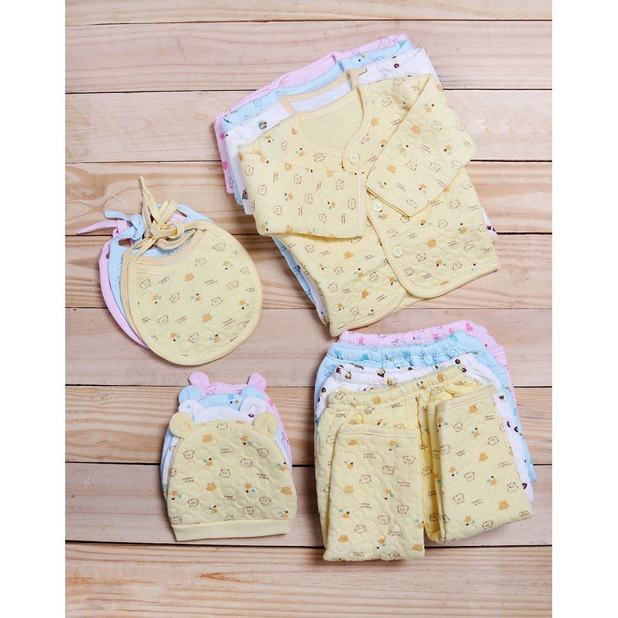 Bộ đồ lạnh gồm 5 món: 01 mũ, 01 yếm ăn, 01 áo tay dài, 2 quần cho bé