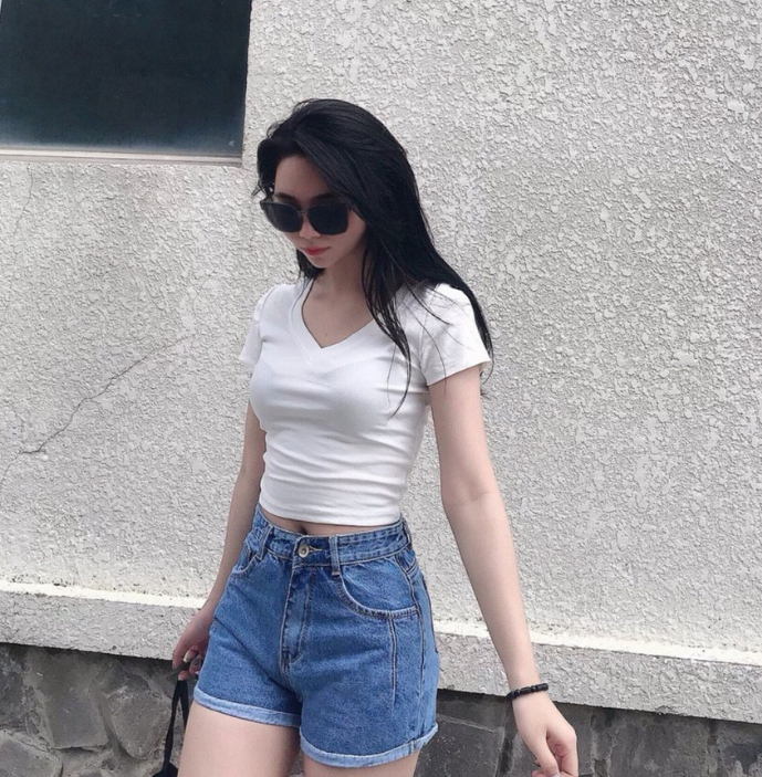 Áo thun crop top siêu xinh, ảnh tự chụp
