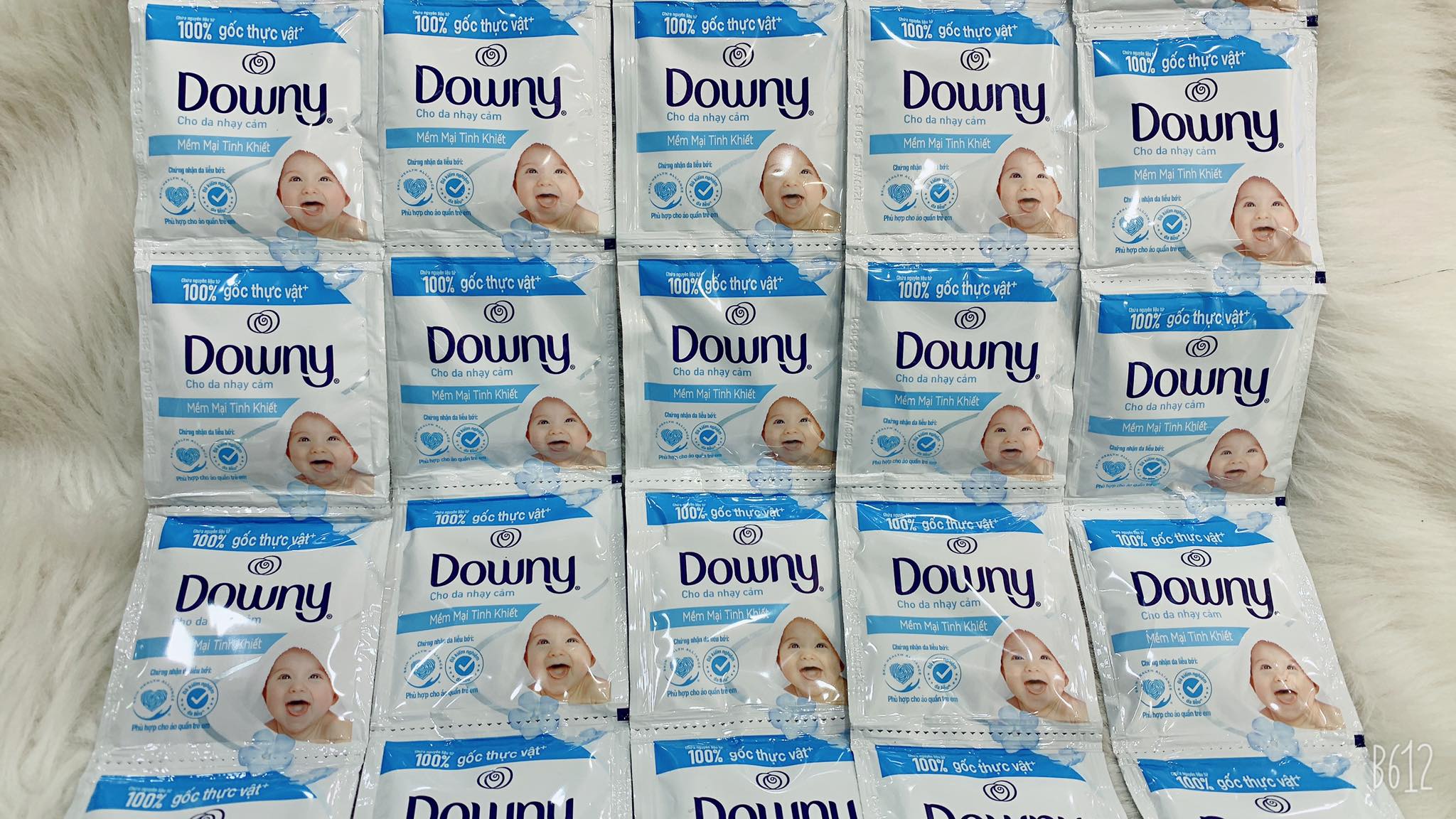 Nước xả vải cho bé Downy cho da nhạy cảm hương sả dây 10 gói, sản phẩm chất lượng, đảm bảo an toàn sức khỏe người dùng, cam kết cung cấp mặt hàng đang được săn đón trên thị trường