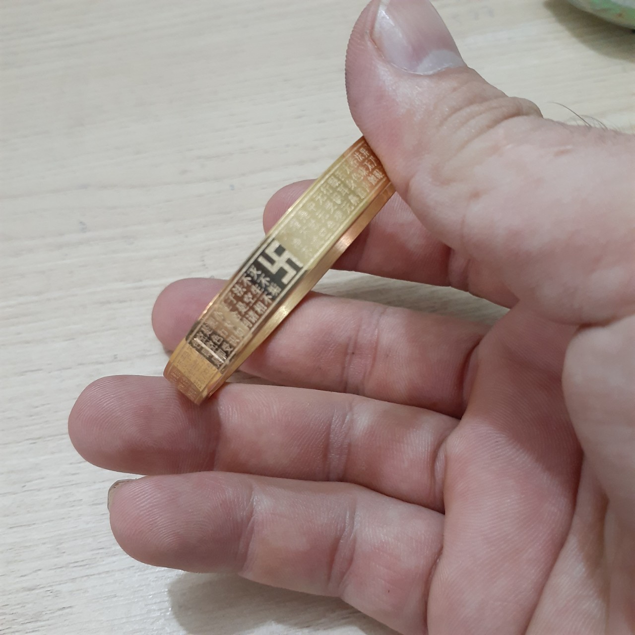 [HCM]Vòng Tay titan bát nhã tâm kinh hình tròn màu vàng bản lớn 8mm siêu đẹp bền màu - đeo tay vạn sự may