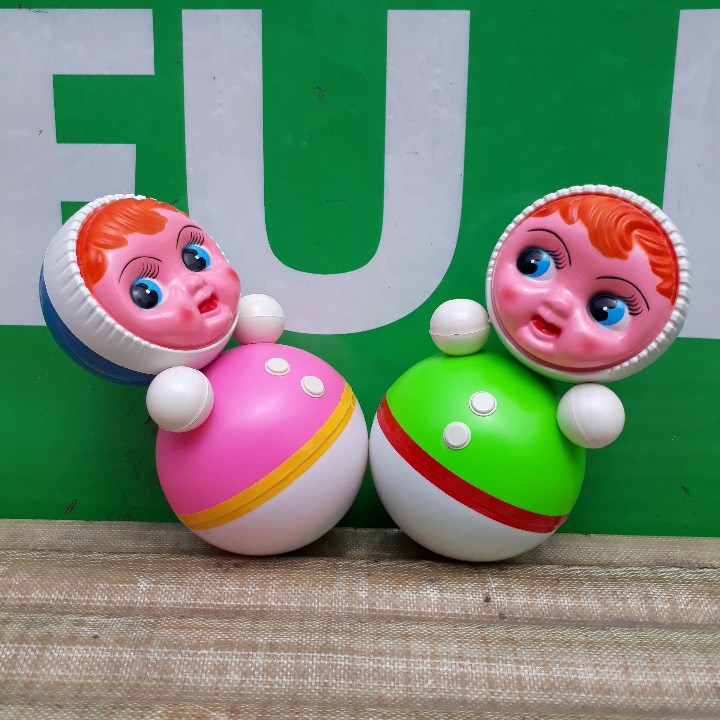 [HCM]LẬT ĐẬT NHỰA BÚP BÊ NGA CAO 50CMLật đật nhựa cao 50cm
Vòng tròn đầu.  U  55cm
Vòng tròn bụng    68cm
Nặng                      1300g
Khi lất tạo ra âm thanh len ken như đồng hồ báo thức 
Đây là món quà mà cả tuổi thơ mình mơ ước bây giờ có thể sở hữu