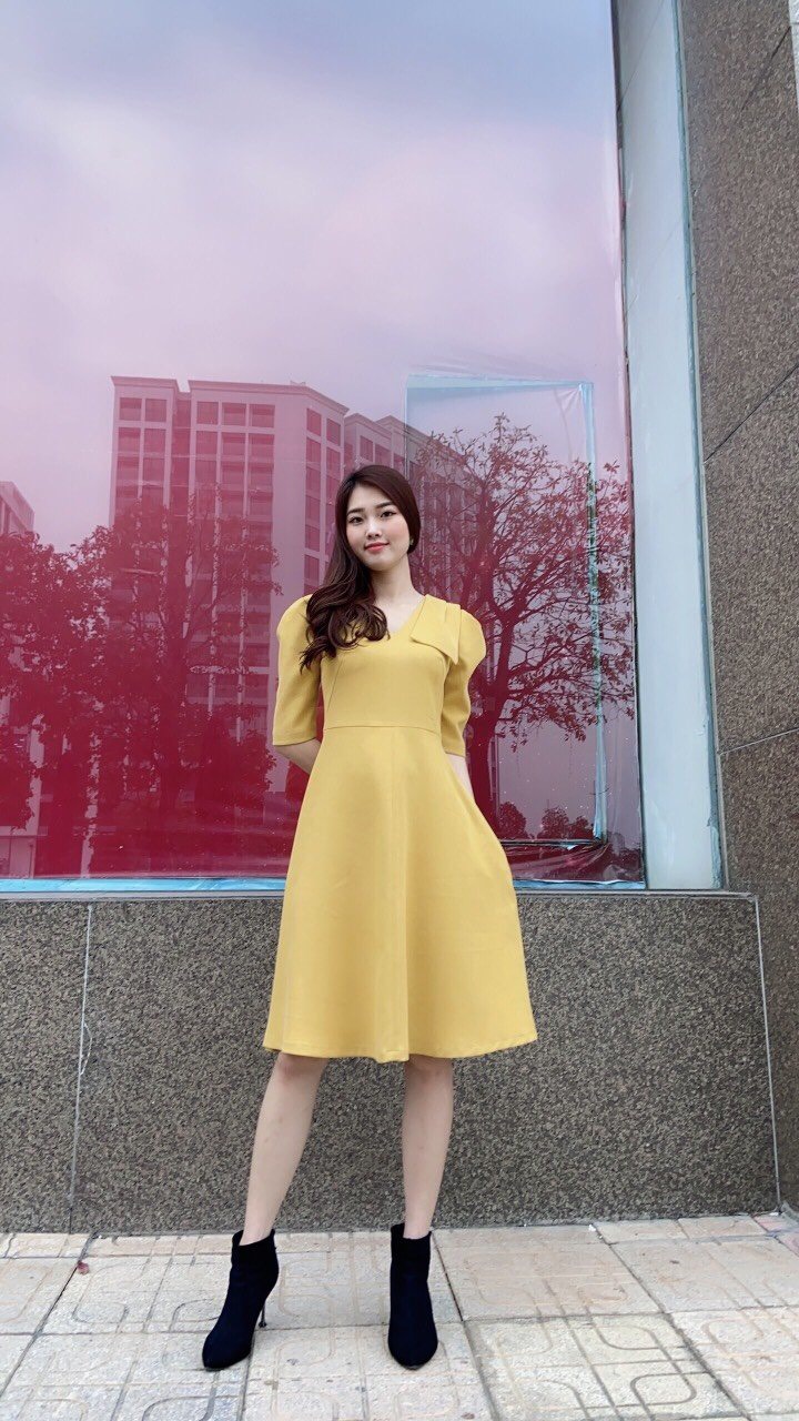 Đầm nhung cổ tim đính nơ vai - vàng mila 20dk156va
