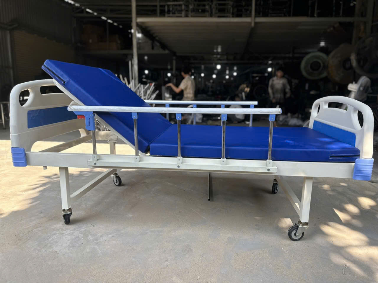 Giường y tế 1 tay quay đa năng