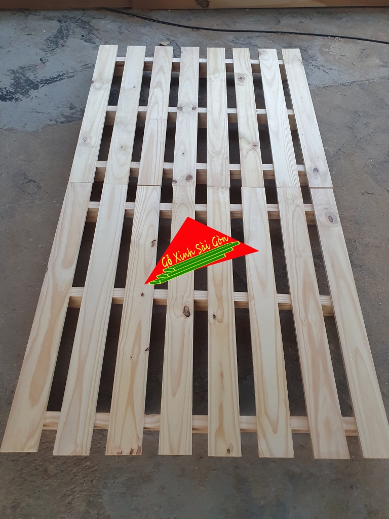 Giường gỗ tự đóng theo kiểu pallet 1mx2m, 1m2x2m, 1m4x2m cao 10cm chịu lực tốt, khe hở nhỏ