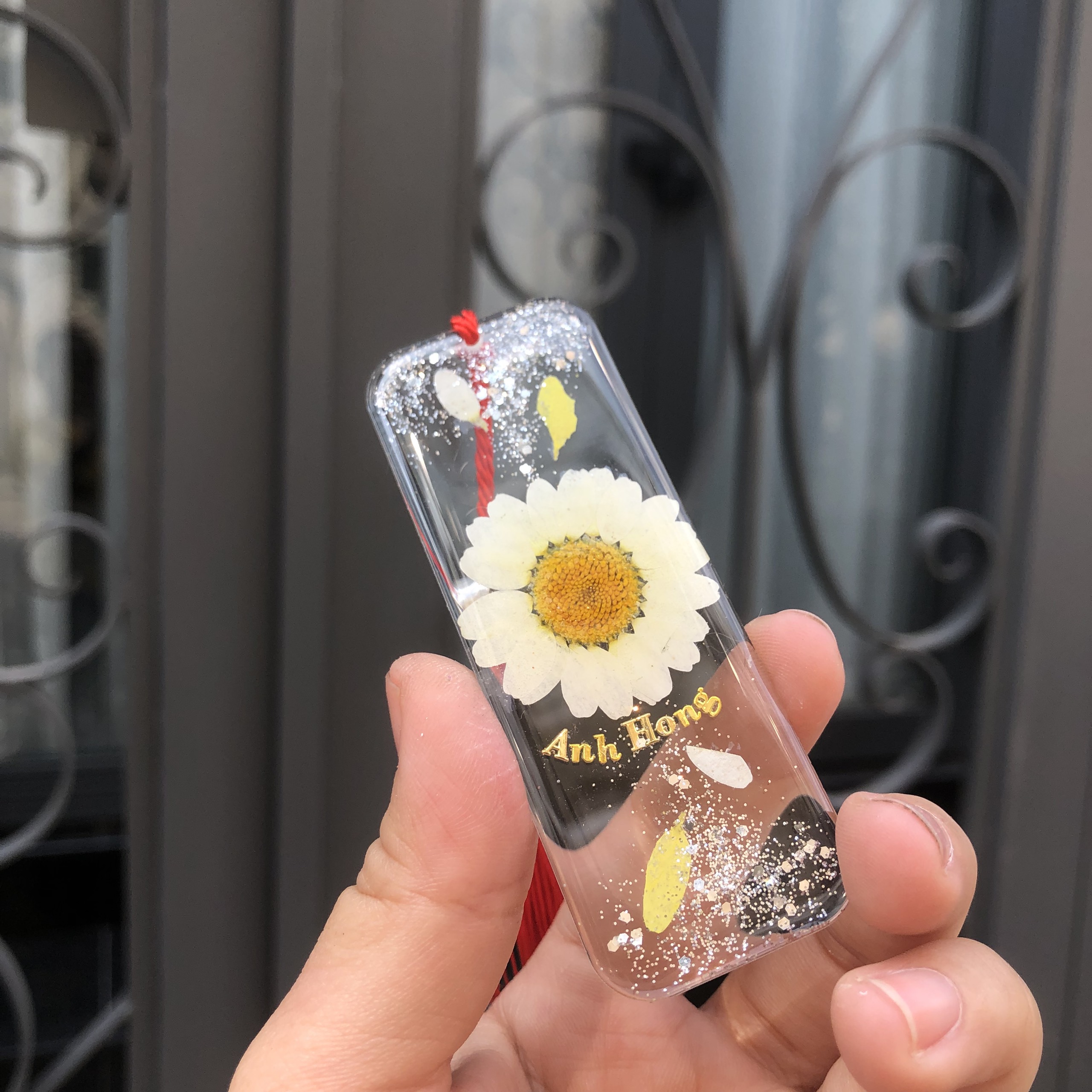 Thẻ đánh dấu sách hoa thật key chain handmade epoxy Resin