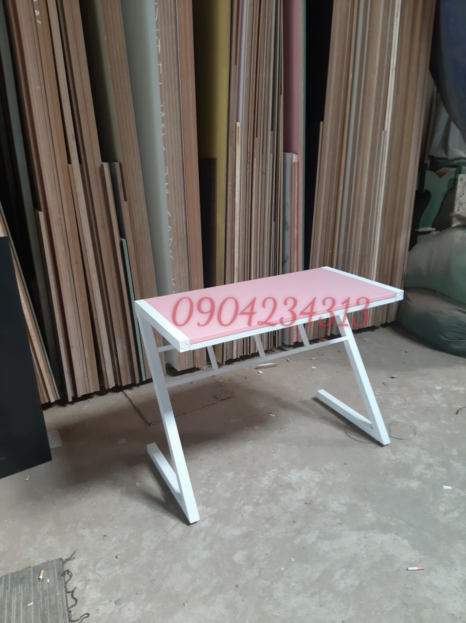 Bàn gaming chân sắt chữ Z chắc chắn kích thước ( 1m x 50 x 75cm )