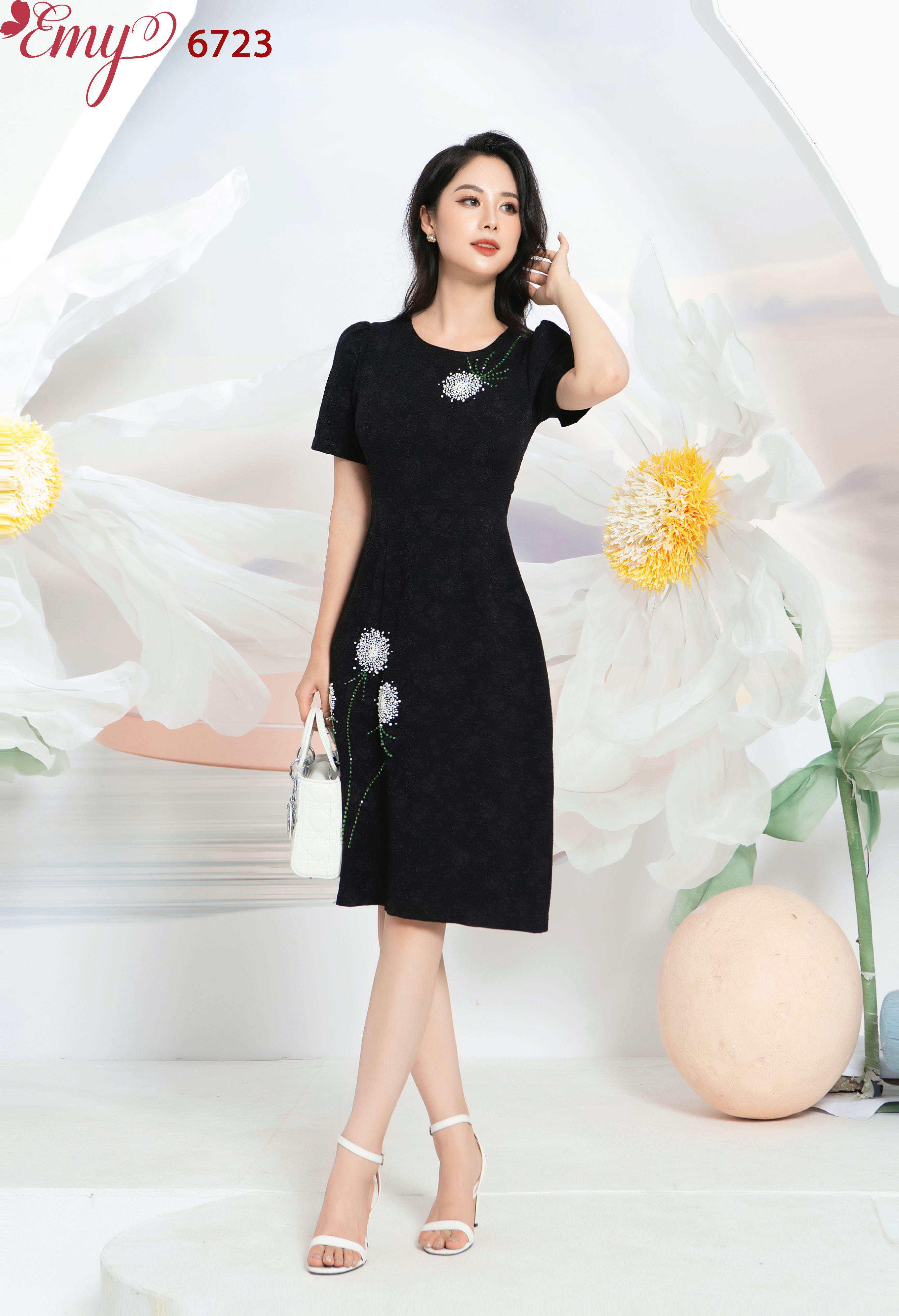 Đầm emy em6723 suông a cổ tròn