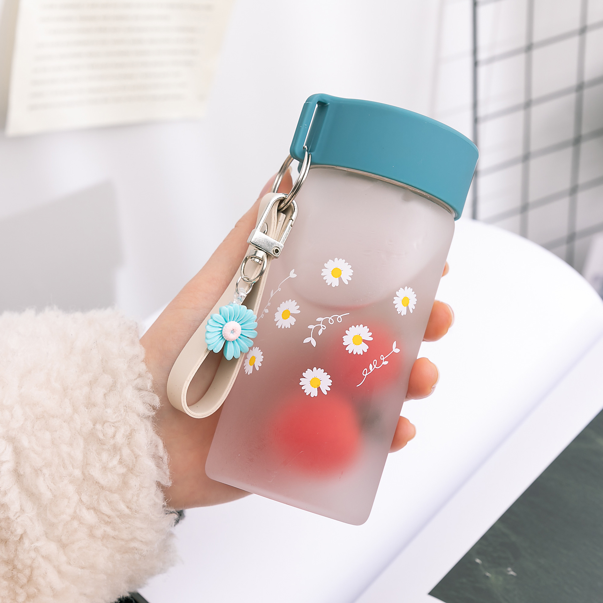 Bình nước hoa cúc nhiều màu cực xinh hot trend