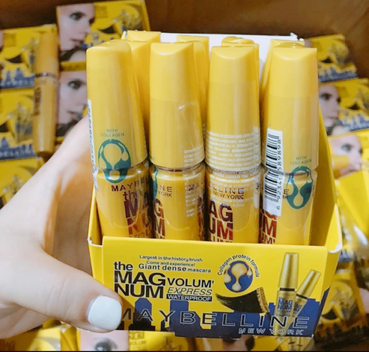 Chuốt mi maybeline vàng