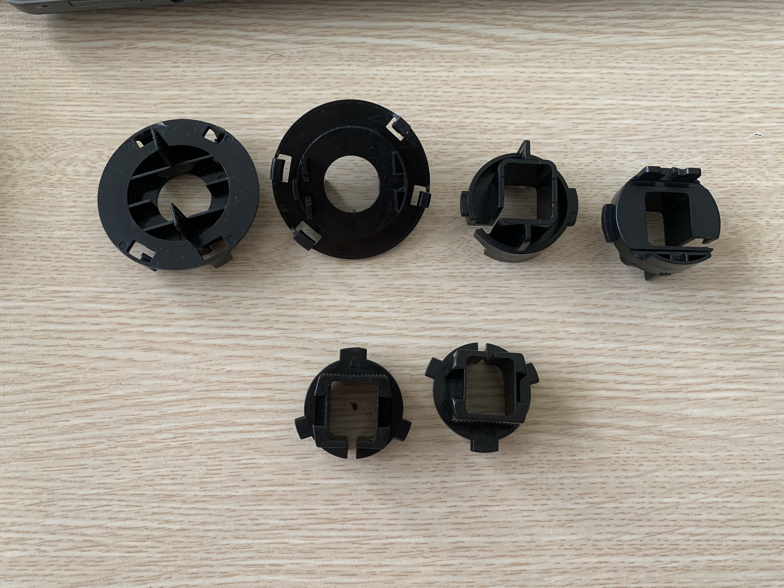 1 cái Chân cài bóng xenon ô tô