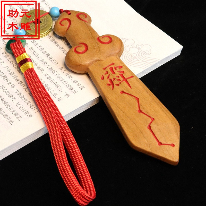 Thanh kiếm gỗ đào 15cm vận phẩm phong thủy chạm khắc thủ công