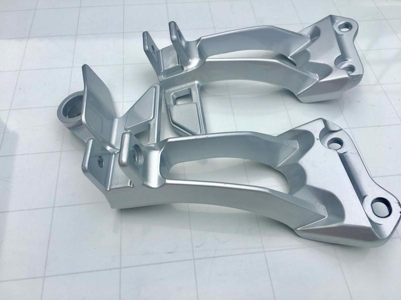 Gác chân nhôm xe máy Taurus Yamaha