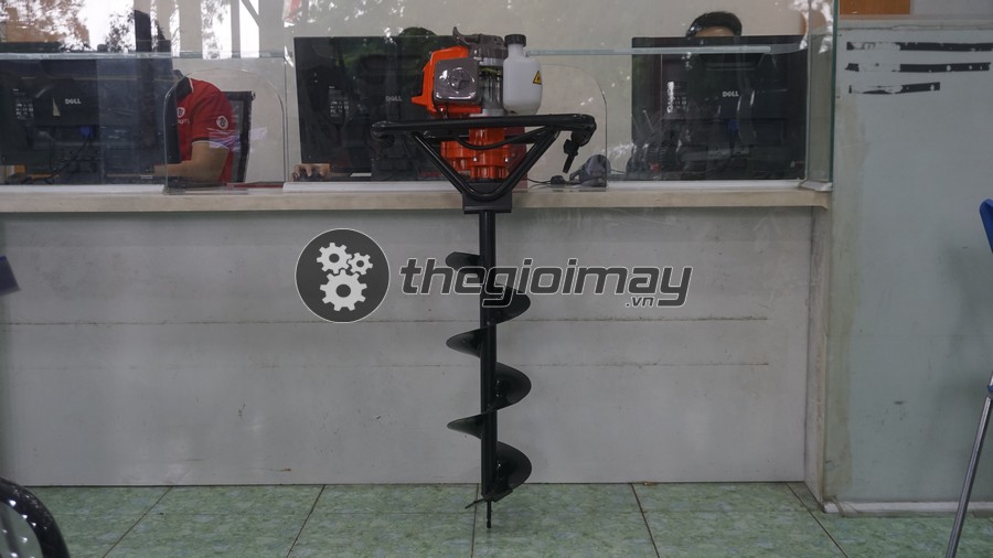 Máy khoan đất Huspanda HP48 tặng kèm mũi khoan 200mm công suất 2.2kw