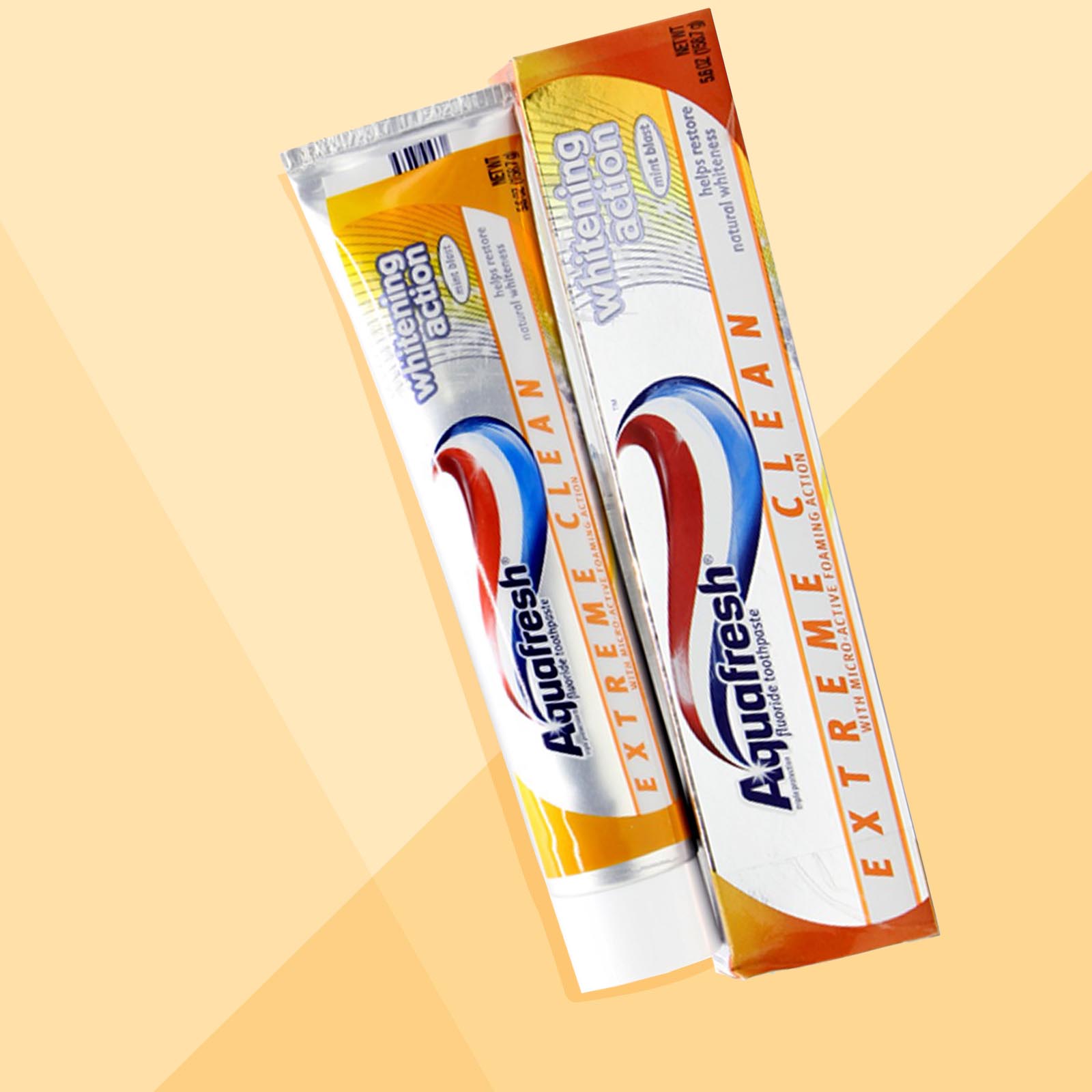 Kem đánh răng Aquafresh Whitening Action 159g Mỹ