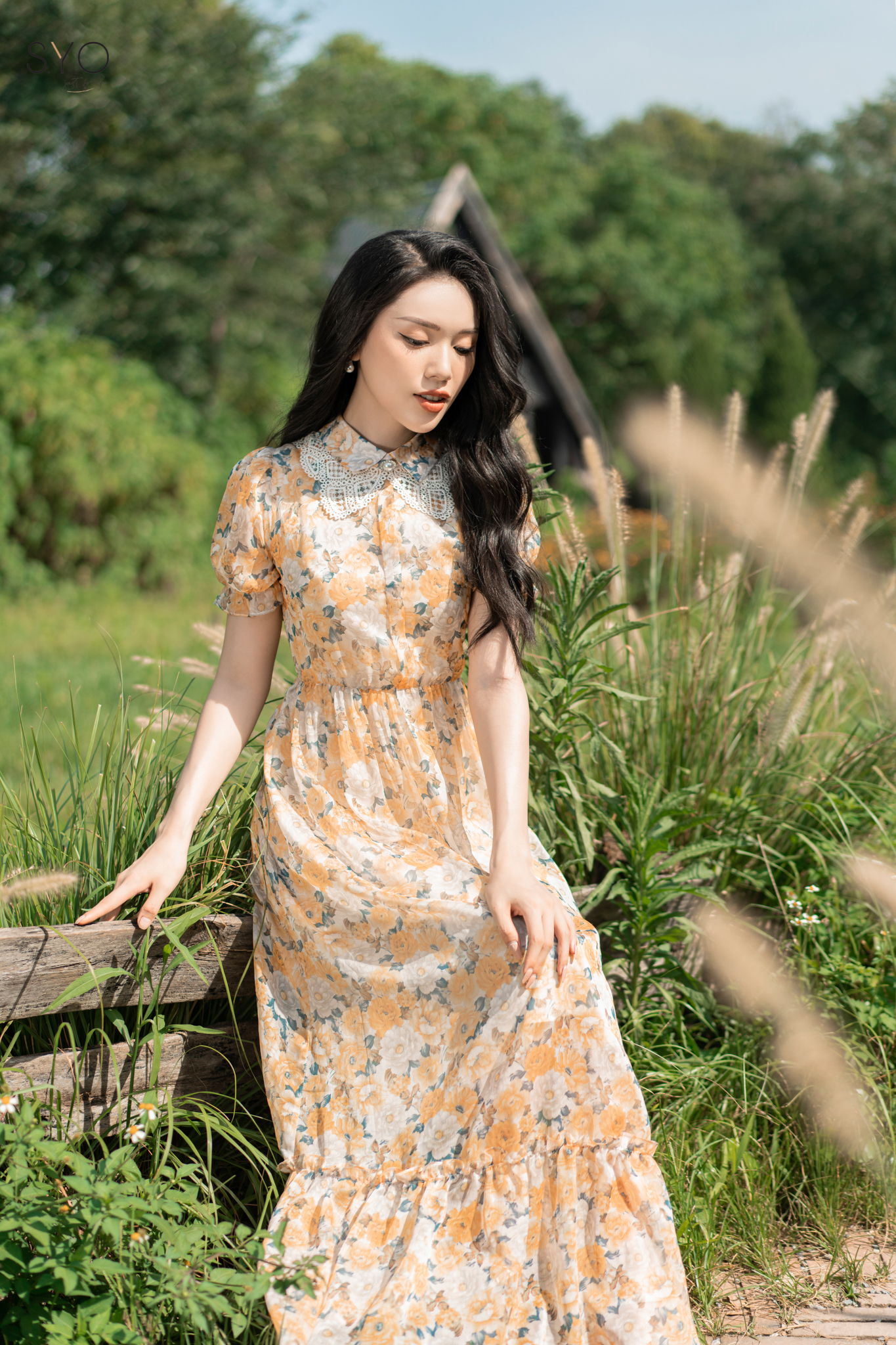 Syo- đầm tơ hoa midi cổ ren - hoa vàng d4030-22