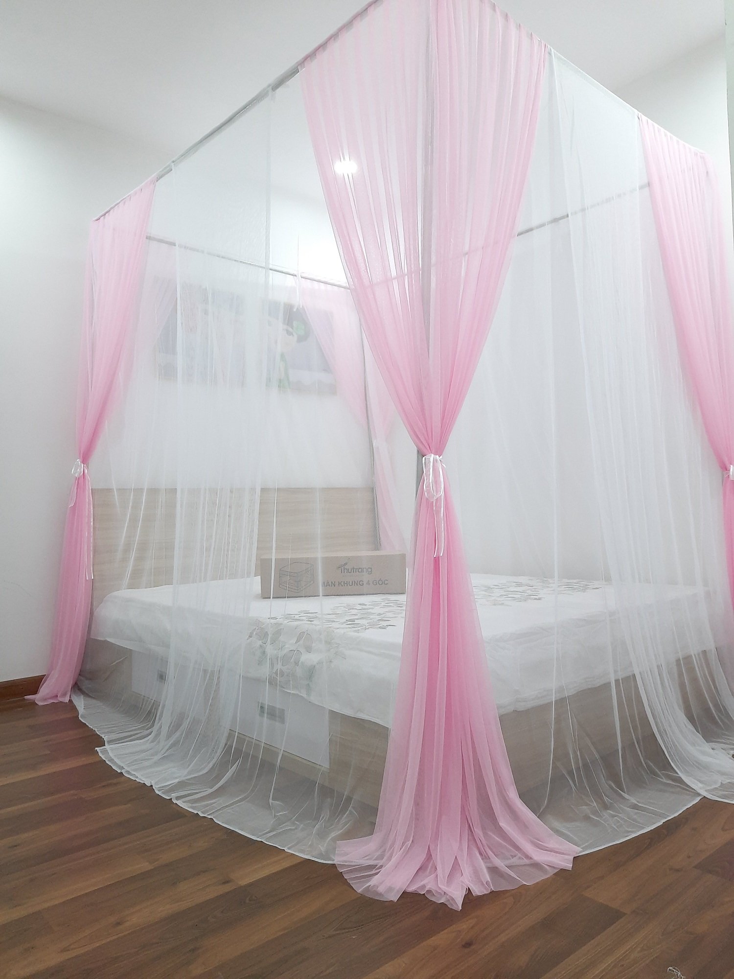 Màn khung không khoan tường- màn khung vuông 4 góc phong cách hàn quốc hiện đại